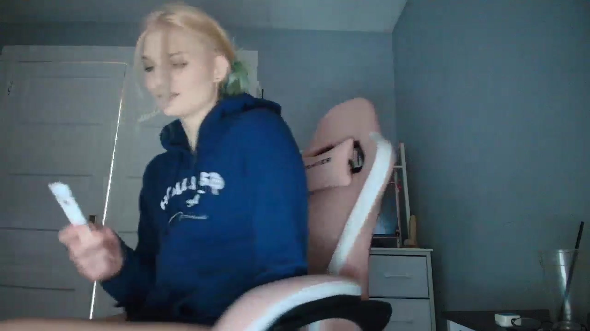 Gallery image thumbnail from DuckChan0's myfreecams stream on, 08/18/2025, 19:12 image 3 of 20