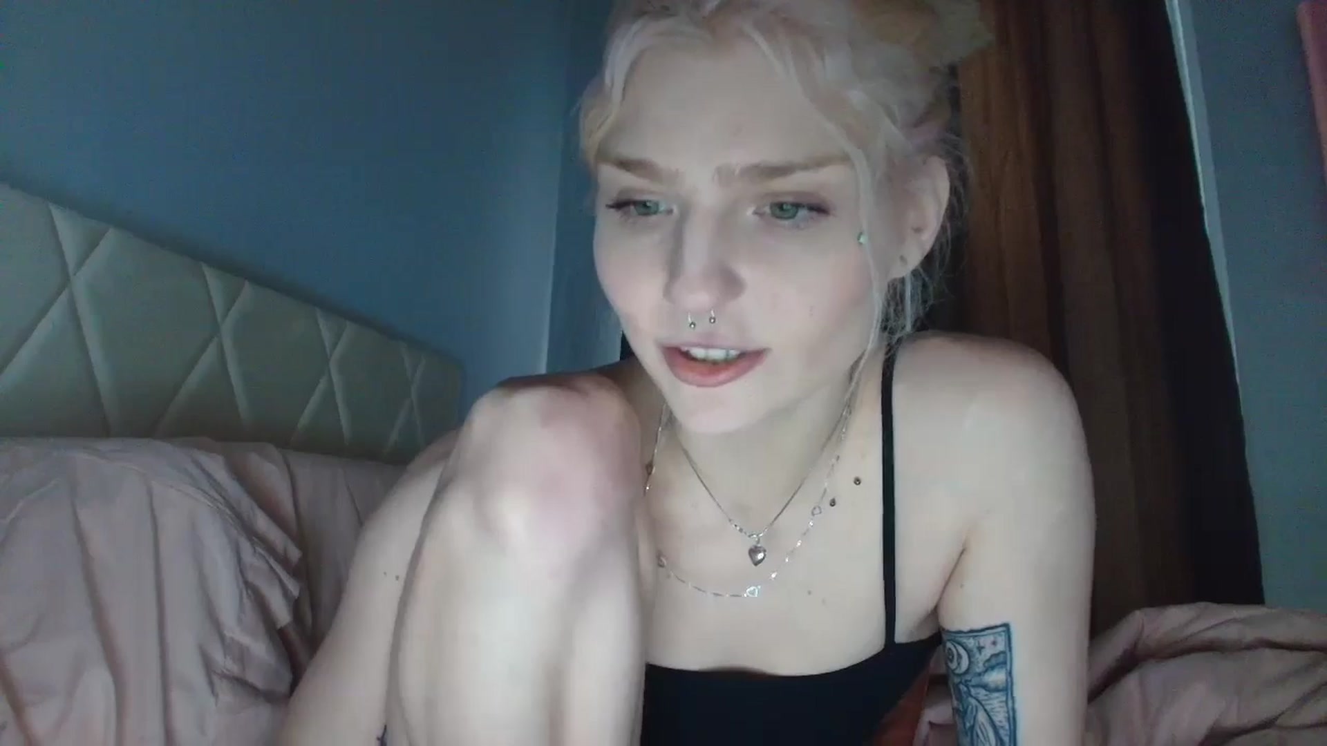 Gallery image thumbnail from DuckChan0's myfreecams stream on, 08/20/2025, 16:51 image 14 of 20