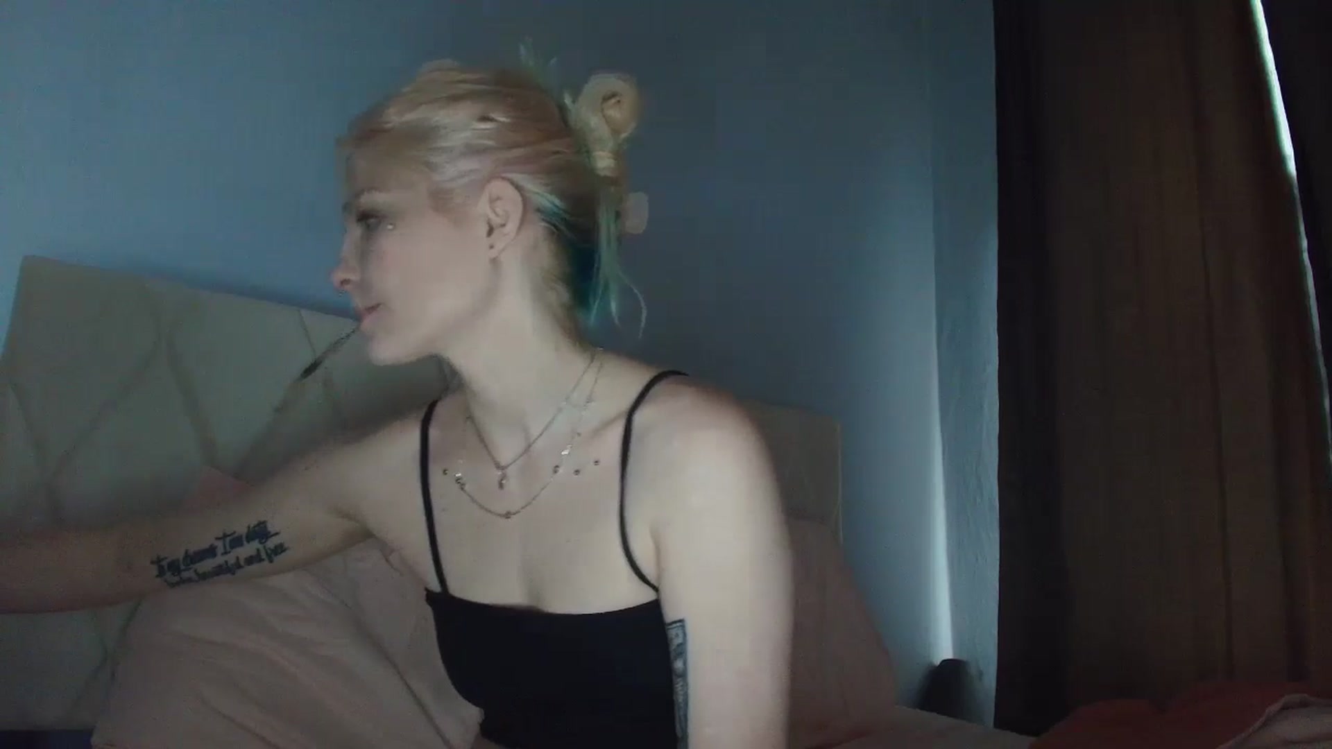 Gallery image thumbnail from DuckChan0's myfreecams stream on, 08/20/2025, 16:51 image 17 of 20