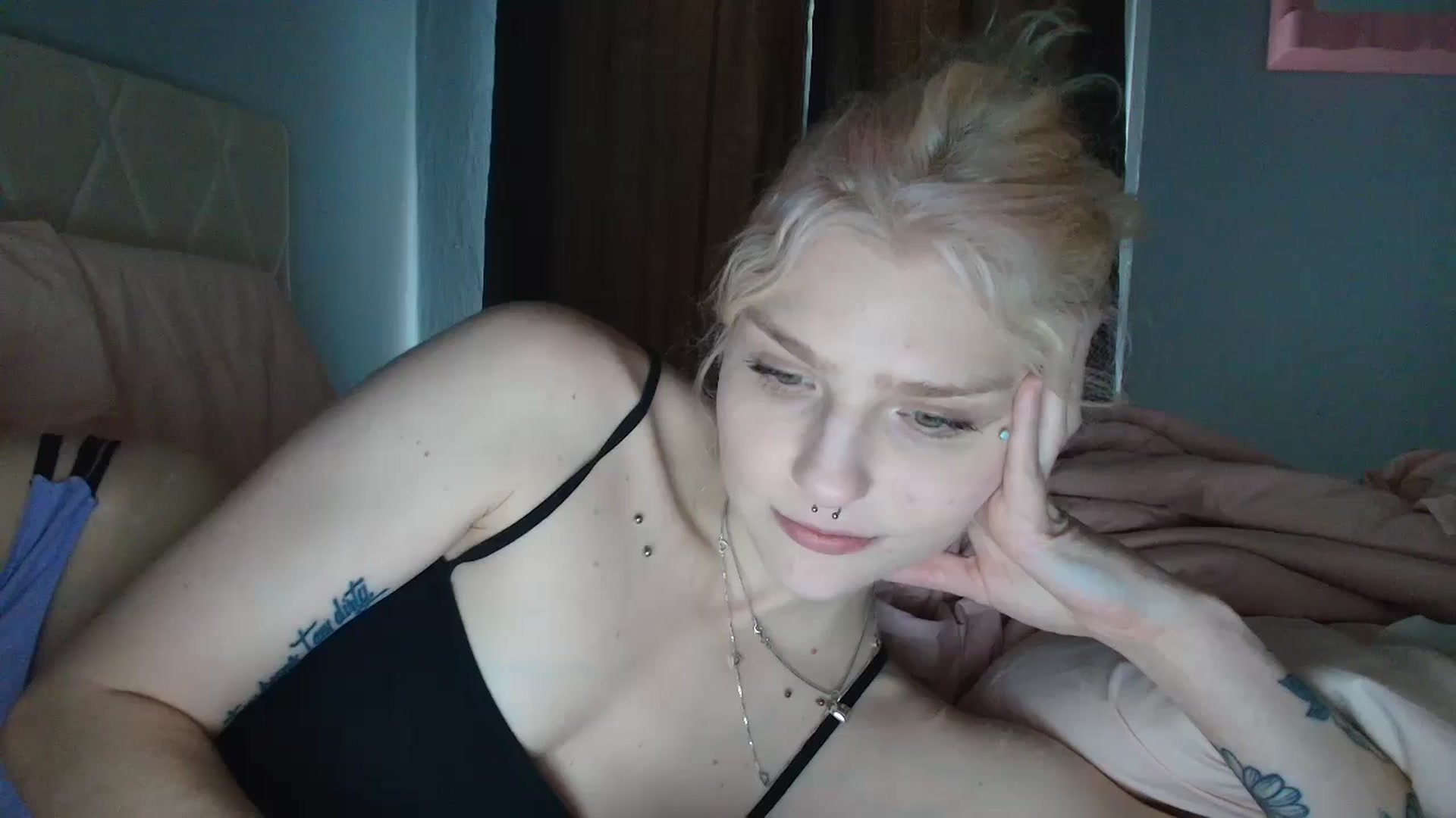Gallery image thumbnail from DuckChan0's myfreecams stream on, 08/20/2025, 16:51 image 18 of 20