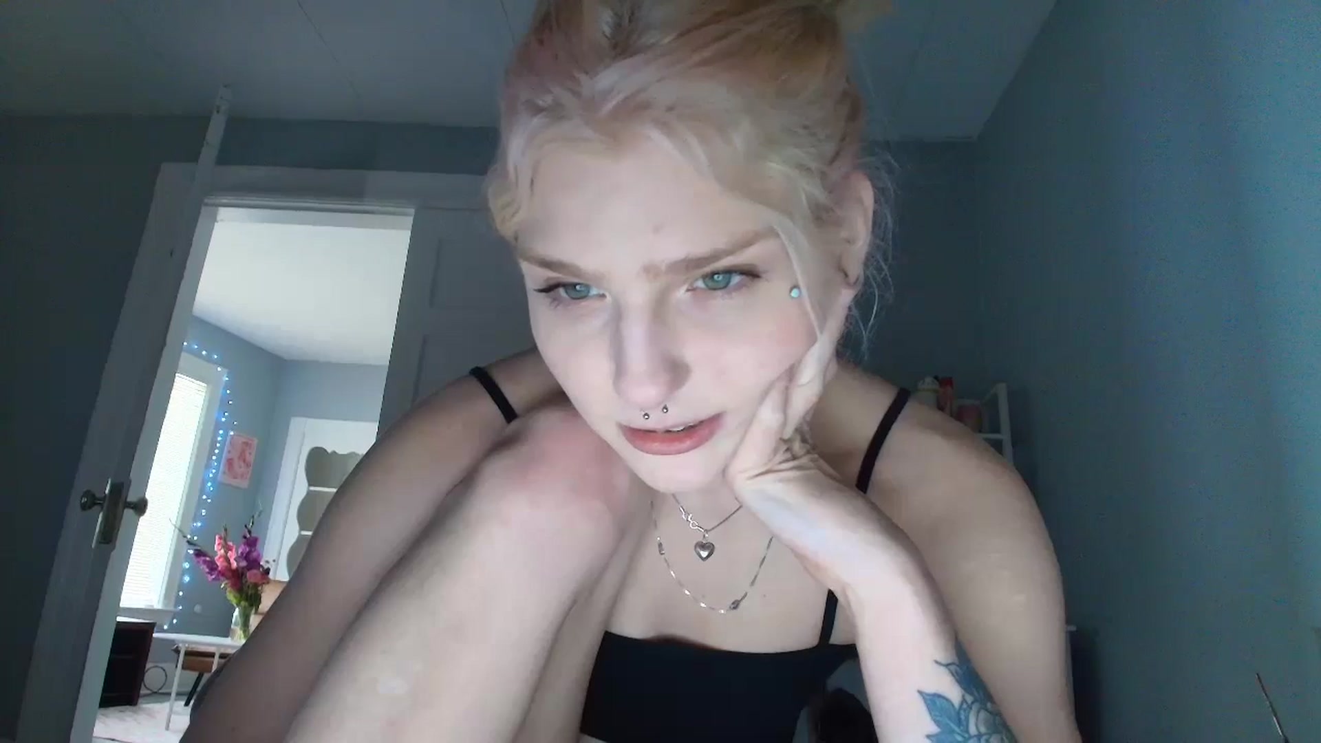 Gallery image thumbnail from DuckChan0's myfreecams stream on, 08/20/2025, 16:51 image 12 of 20