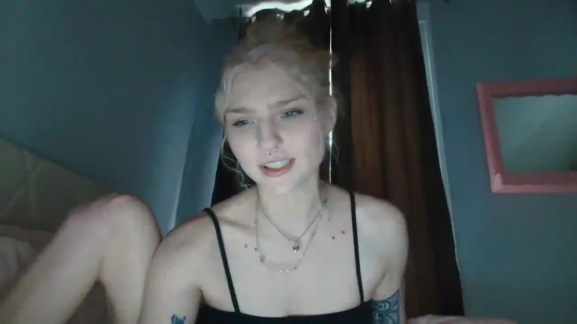 Gallery image thumbnail from DuckChan0's myfreecams stream on, 08/20/2025, 16:51 image 15 of 20