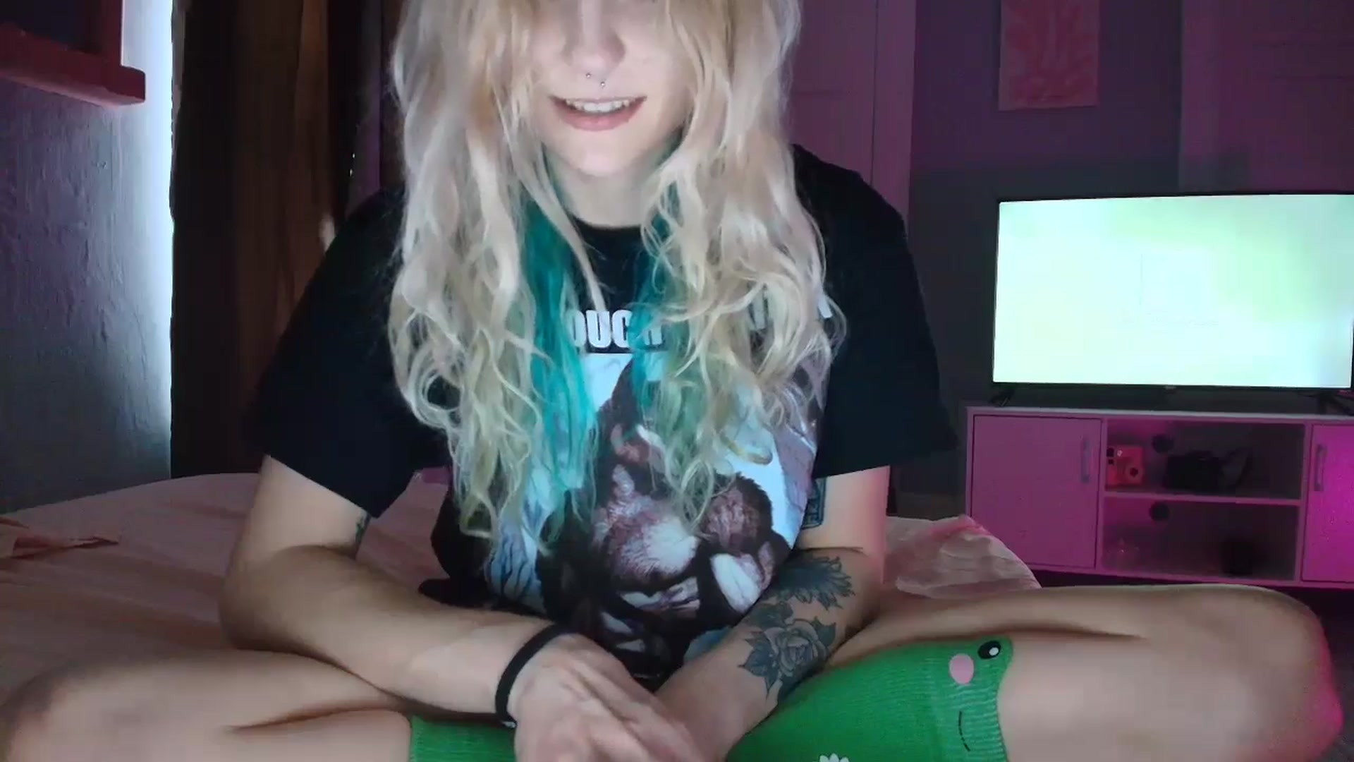 Gallery image thumbnail from DuckChan0's myfreecams stream on, 08/23/2025, 16:31 image 18 of 20