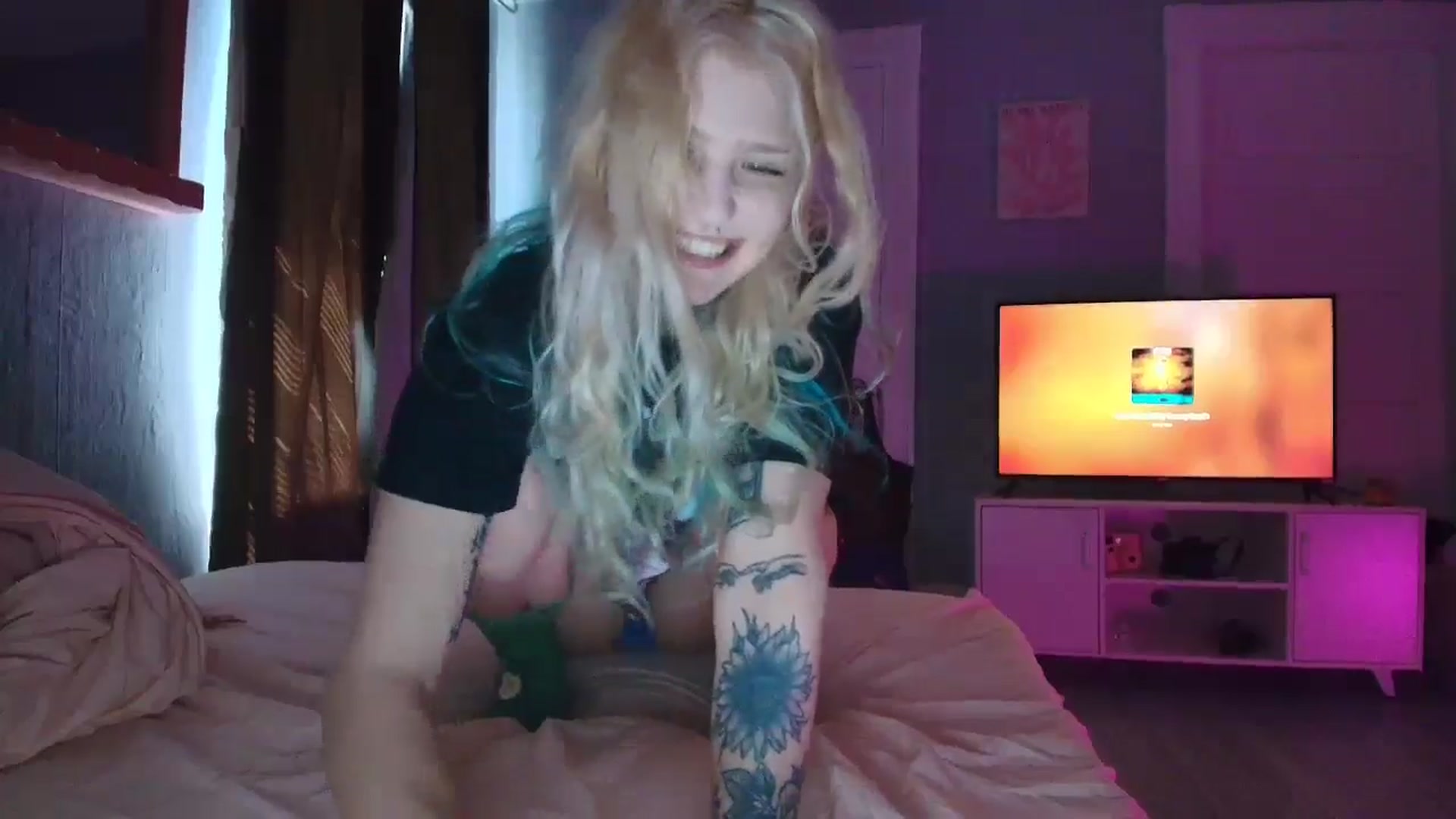 Gallery image thumbnail from DuckChan0's myfreecams stream on, 08/23/2025, 16:31 image 8 of 20