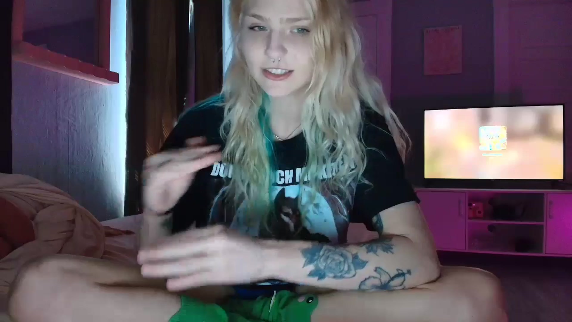 Gallery image thumbnail from DuckChan0's myfreecams stream on, 08/23/2025, 16:31 image 10 of 20