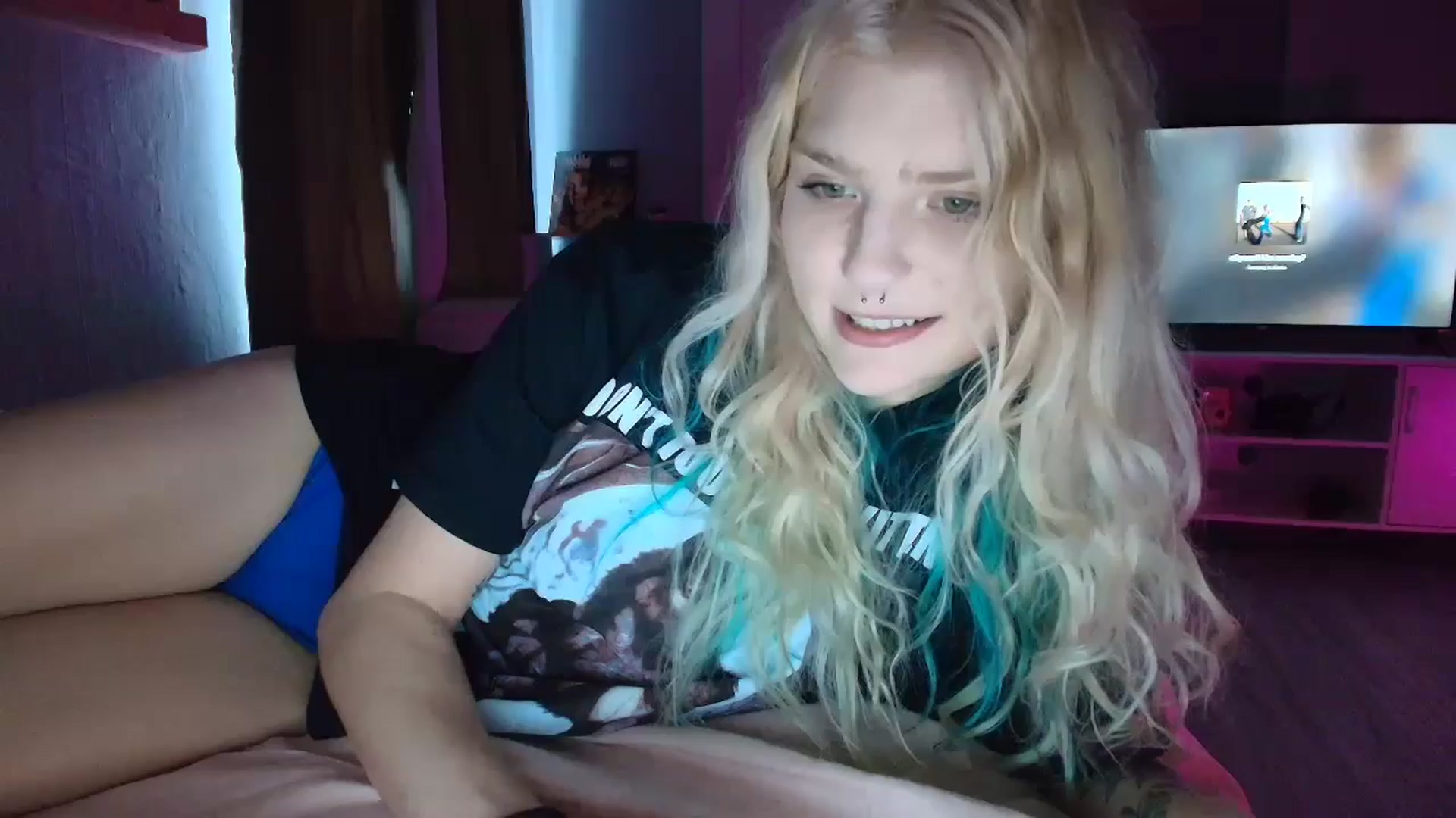 Gallery image thumbnail from DuckChan0's myfreecams stream on, 08/23/2025, 16:31 image 13 of 20