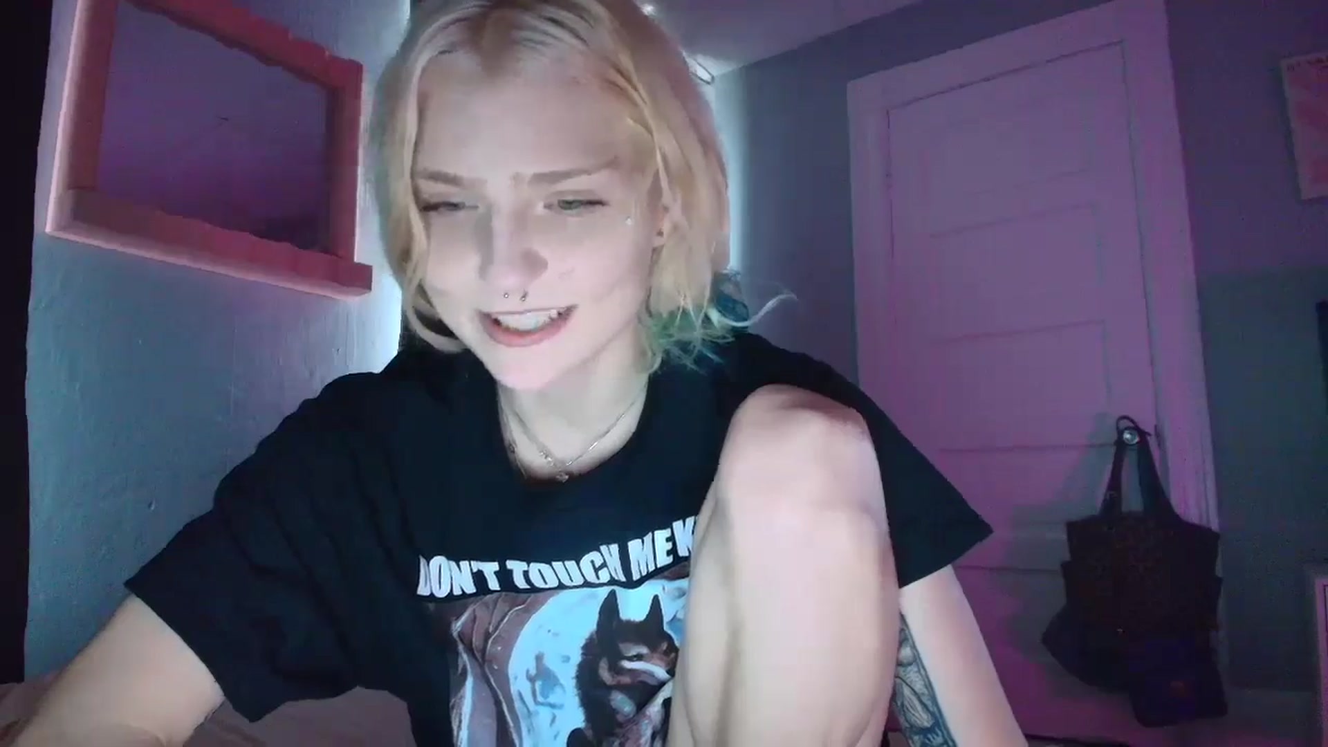 Gallery image thumbnail from DuckChan0's myfreecams stream on, 08/23/2025, 17:49 image 17 of 20
