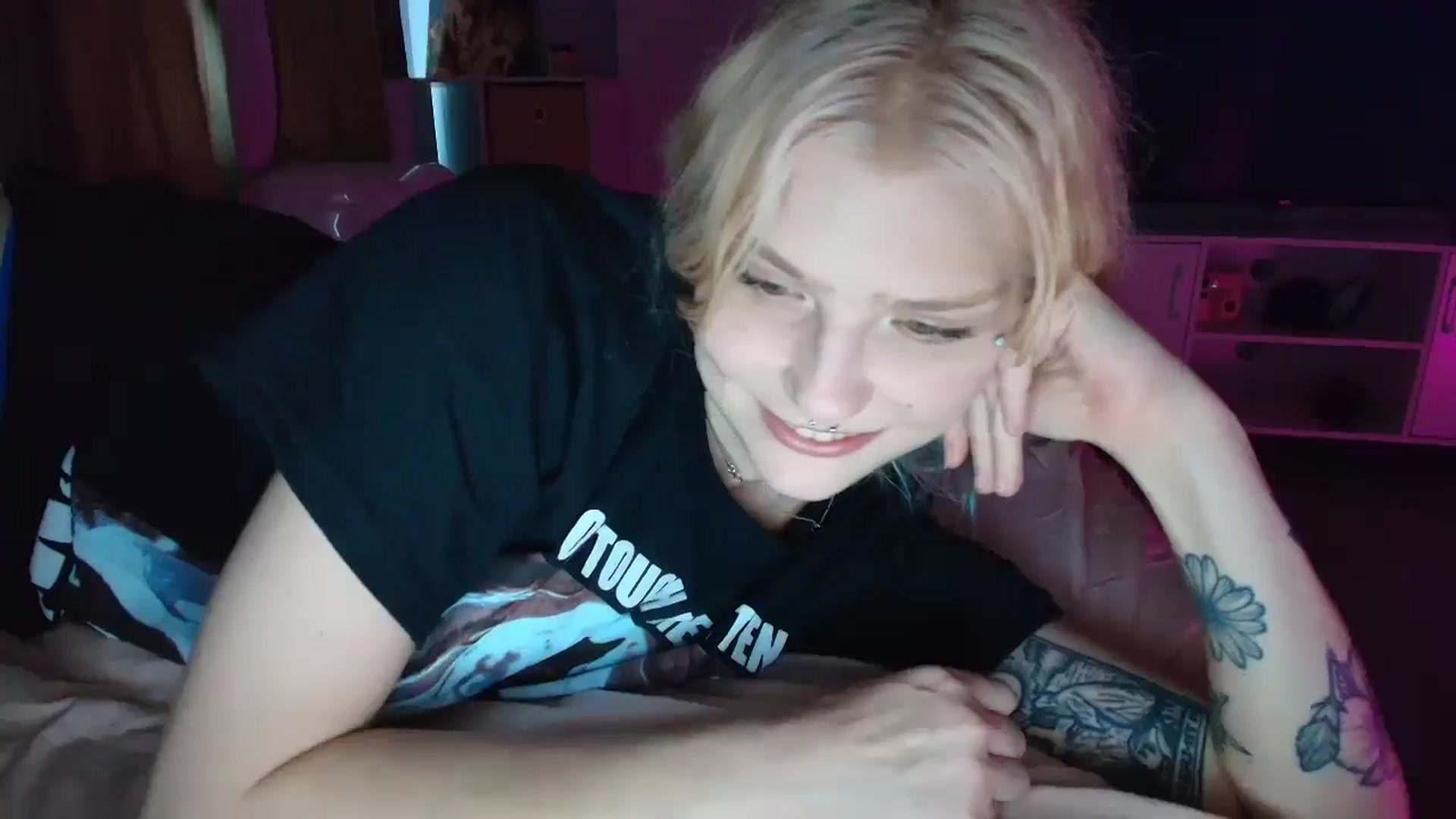 Gallery image thumbnail from DuckChan0's myfreecams stream on, 08/23/2025, 17:49 image 11 of 20