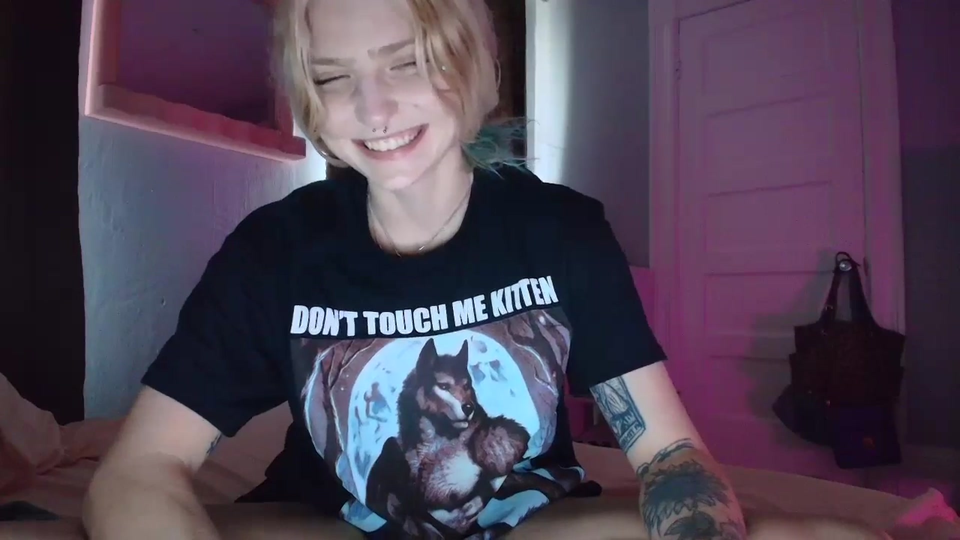 Gallery image thumbnail from DuckChan0's myfreecams stream on, 08/23/2025, 17:49 image 14 of 20