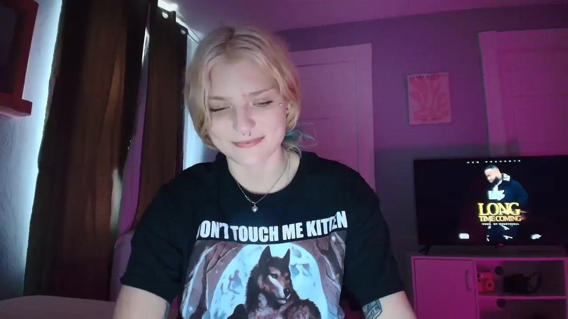 Gallery image thumbnail from DuckChan0's myfreecams stream on, 08/23/2025, 17:49 image 9 of 20