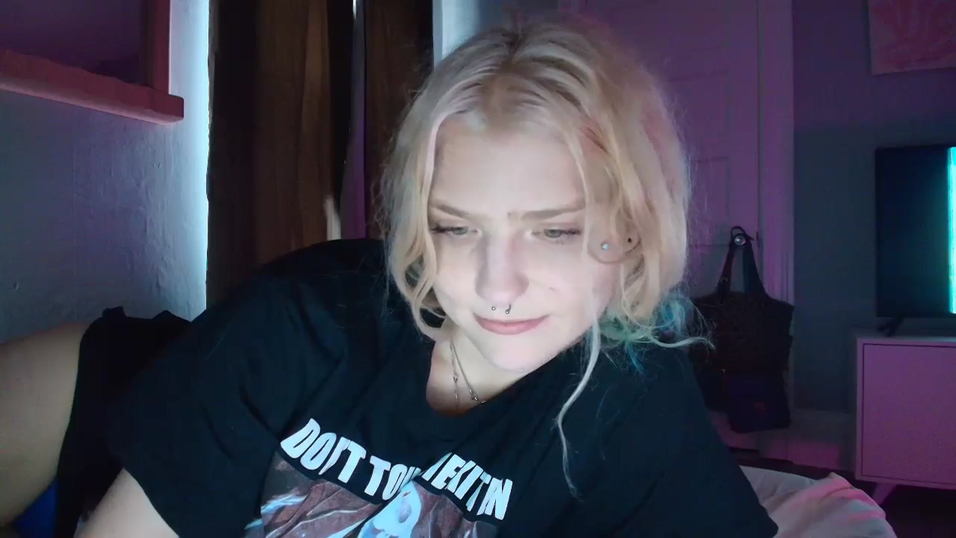 Gallery image thumbnail from DuckChan0's myfreecams stream on, 08/23/2025, 17:49 image 18 of 20