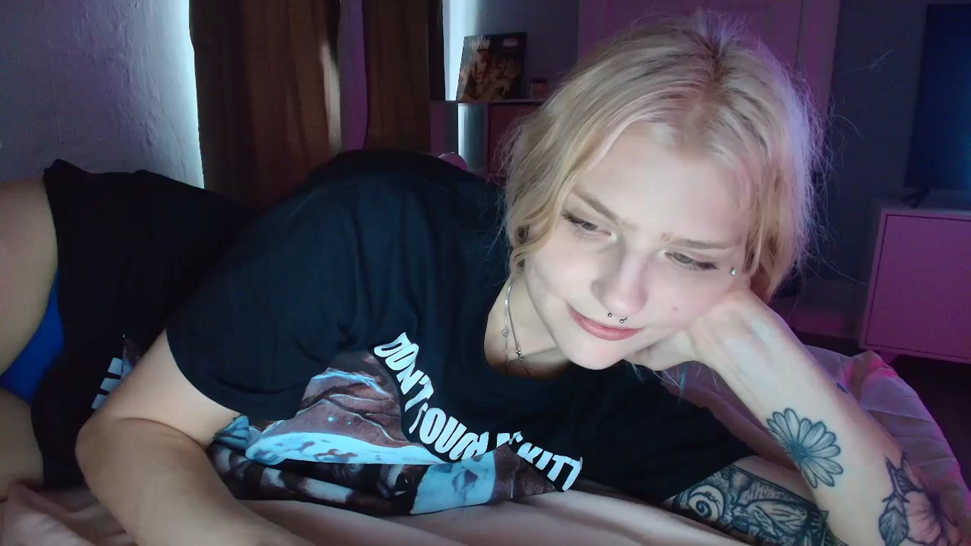Gallery image thumbnail from DuckChan0's myfreecams stream on, 08/23/2025, 17:49 image 15 of 20