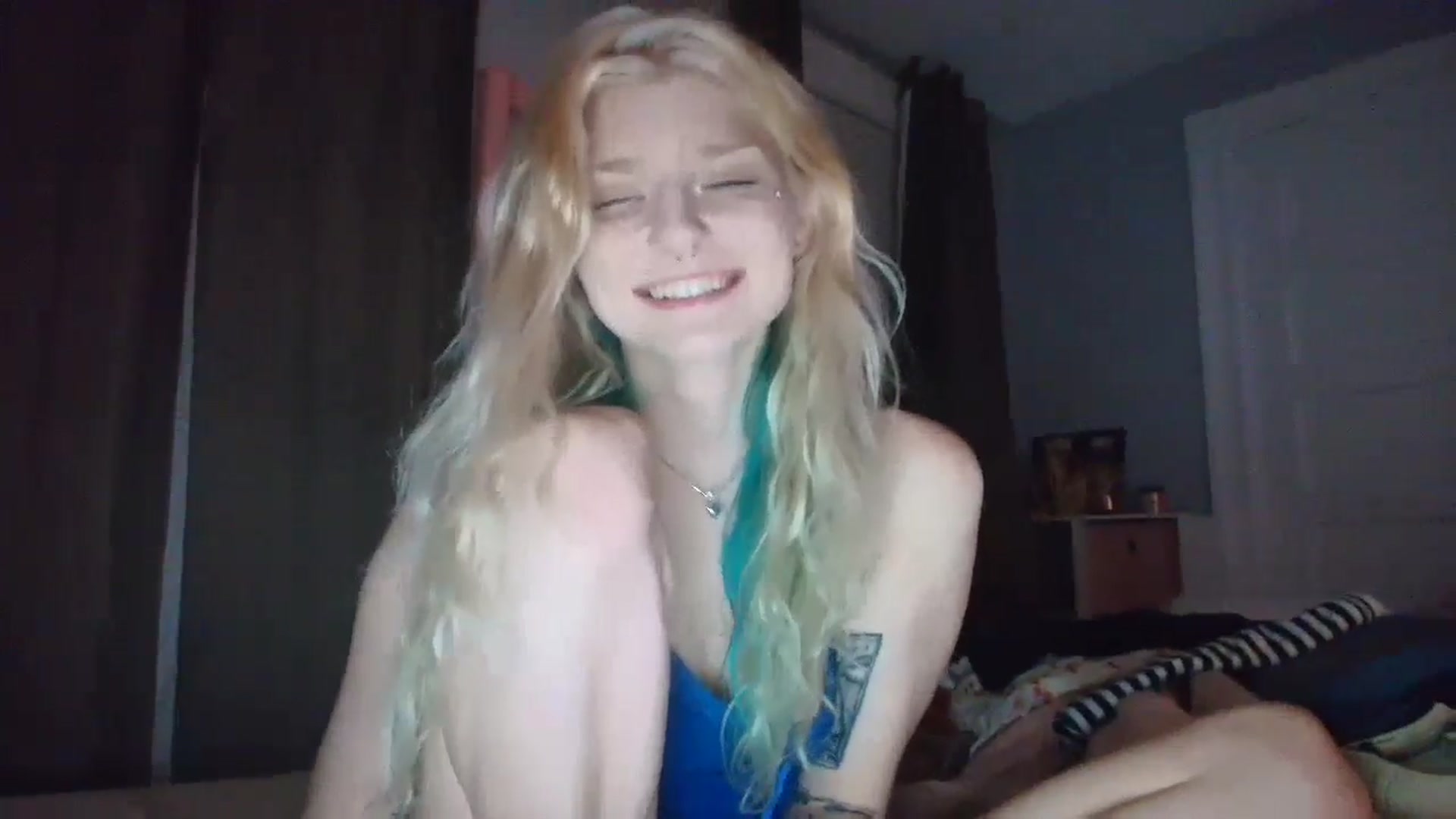 Gallery image thumbnail from DuckChan0's myfreecams stream on, 08/25/2025, 02:27 image 17 of 20