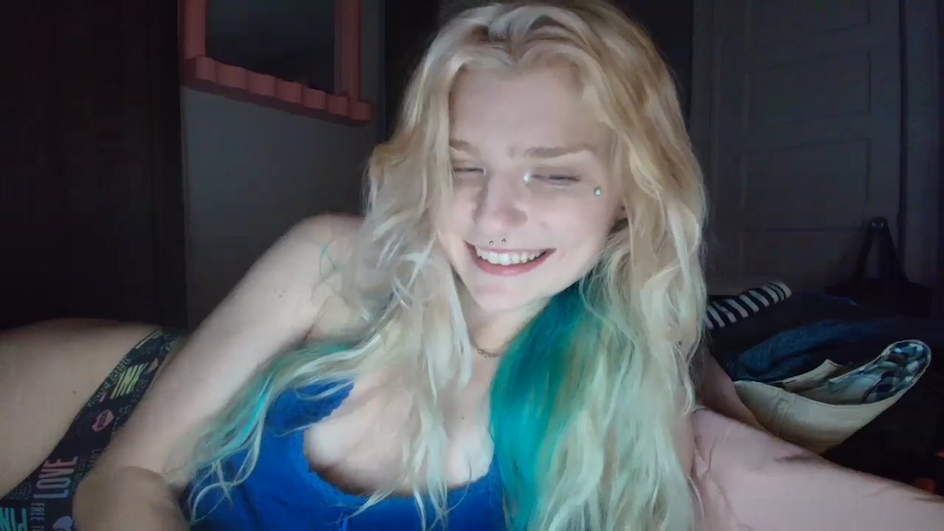 Gallery image thumbnail from DuckChan0's myfreecams stream on, 08/25/2025, 02:27 image 6 of 20