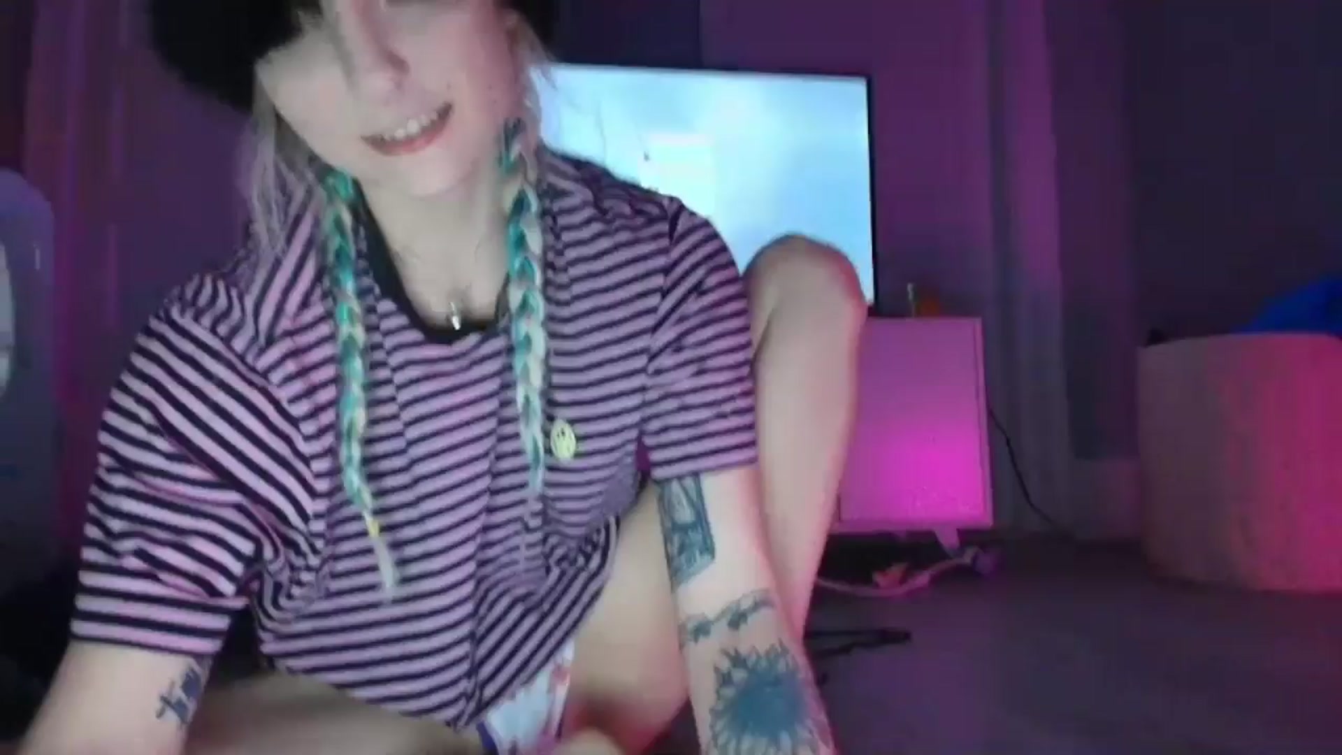 Gallery image thumbnail from DuckChan0's myfreecams stream on, 08/26/2025, 24:32 image 19 of 20