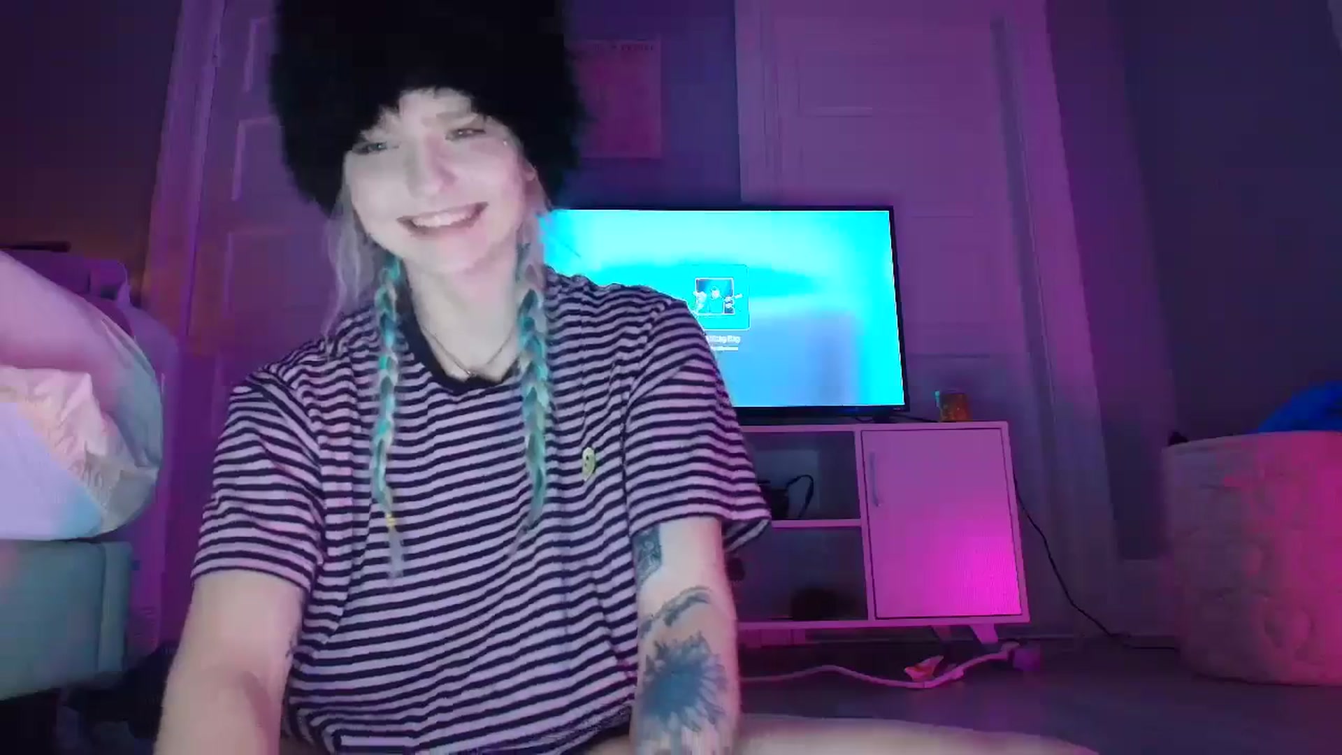 Gallery image thumbnail from DuckChan0's myfreecams stream on, 08/26/2025, 24:32 image 13 of 20