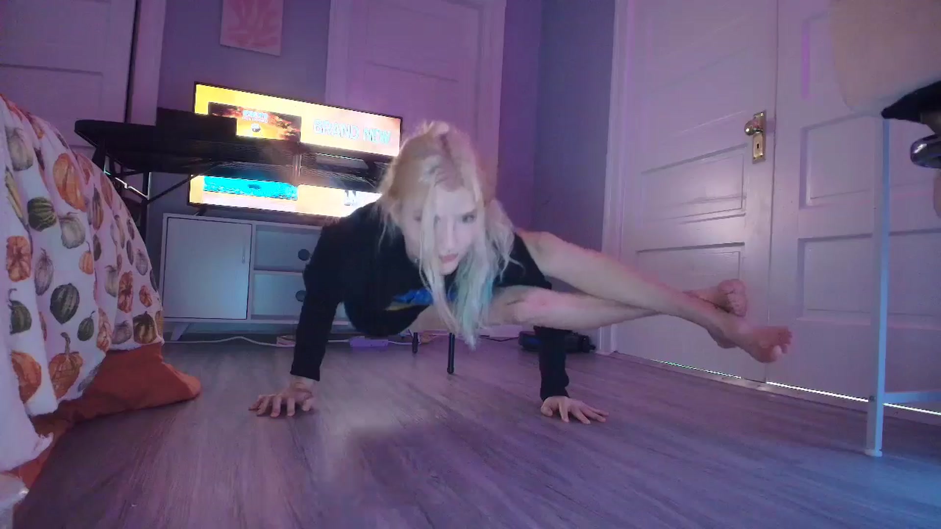 Gallery image thumbnail from DuckChan0's myfreecams stream on, 08/28/2025, 17:30 image 7 of 20