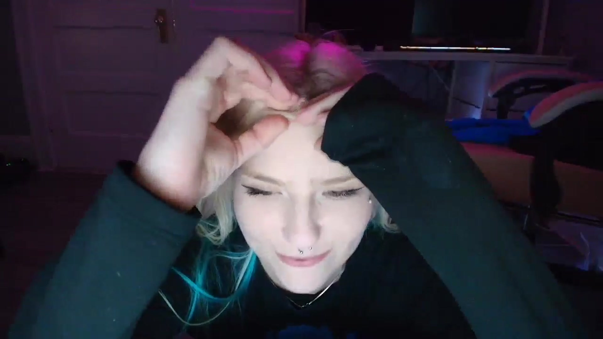 Gallery image thumbnail from DuckChan0's myfreecams stream on, 08/28/2025, 17:30 image 16 of 20