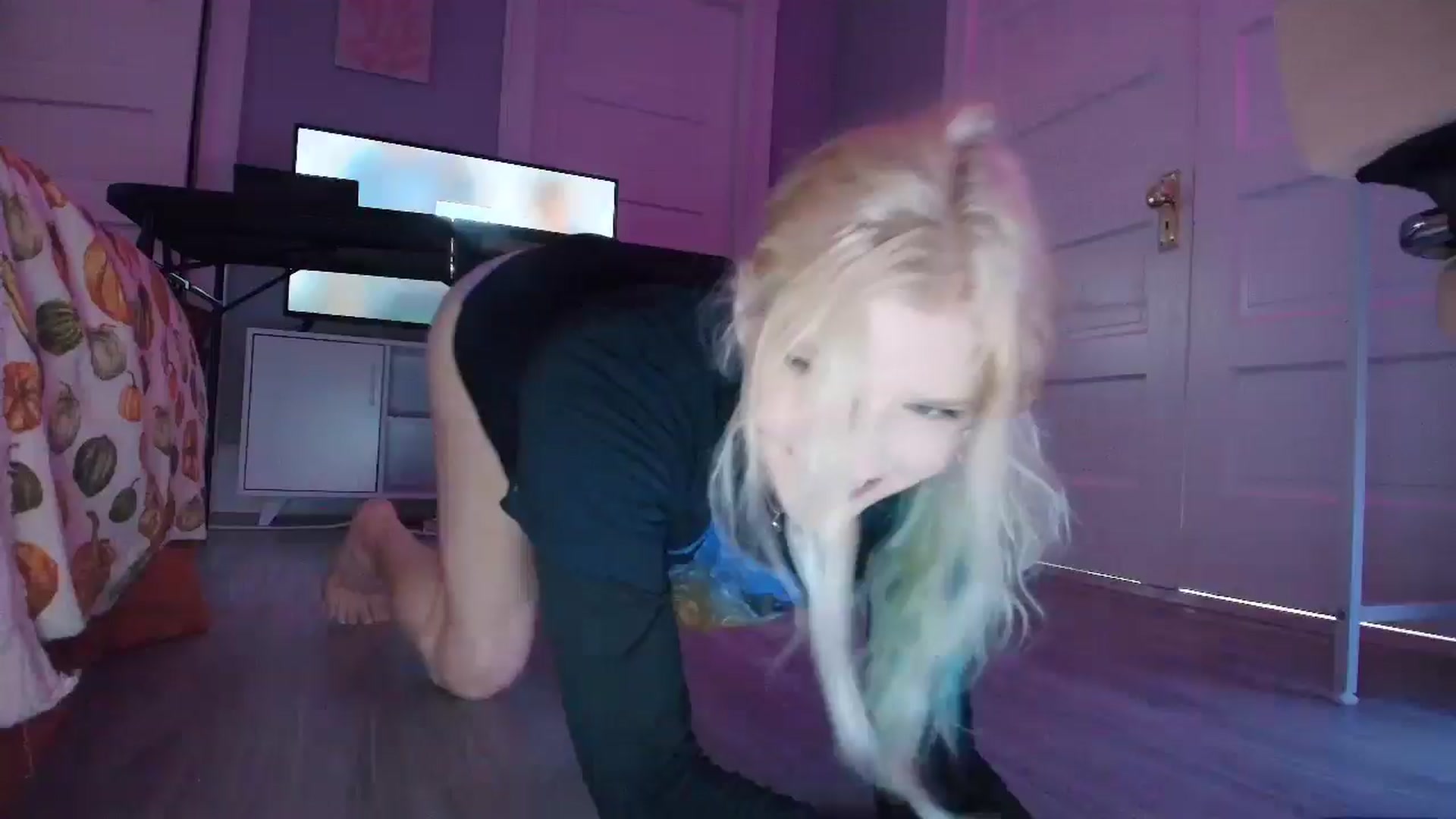 Gallery image thumbnail from DuckChan0's myfreecams stream on, 08/28/2025, 17:30 image 10 of 20