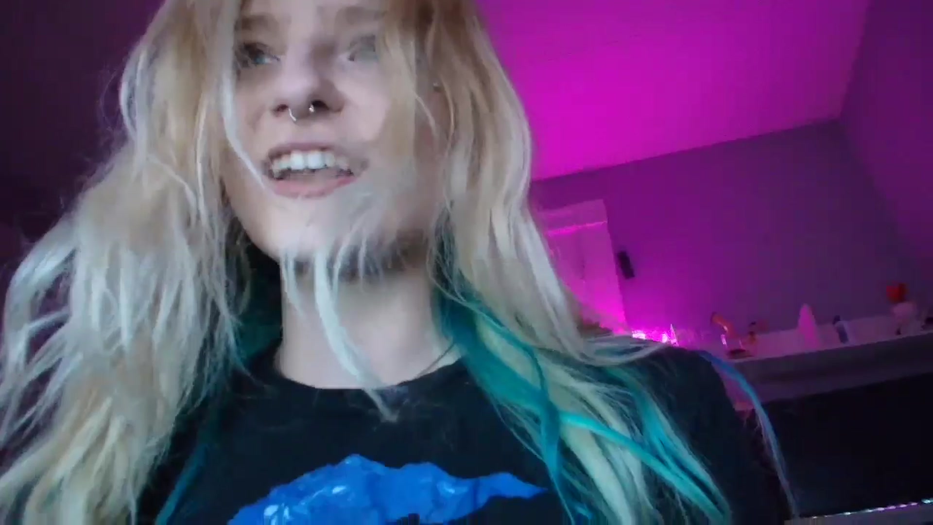 Gallery image thumbnail from DuckChan0's myfreecams stream on, 08/28/2025, 17:30 image 18 of 20