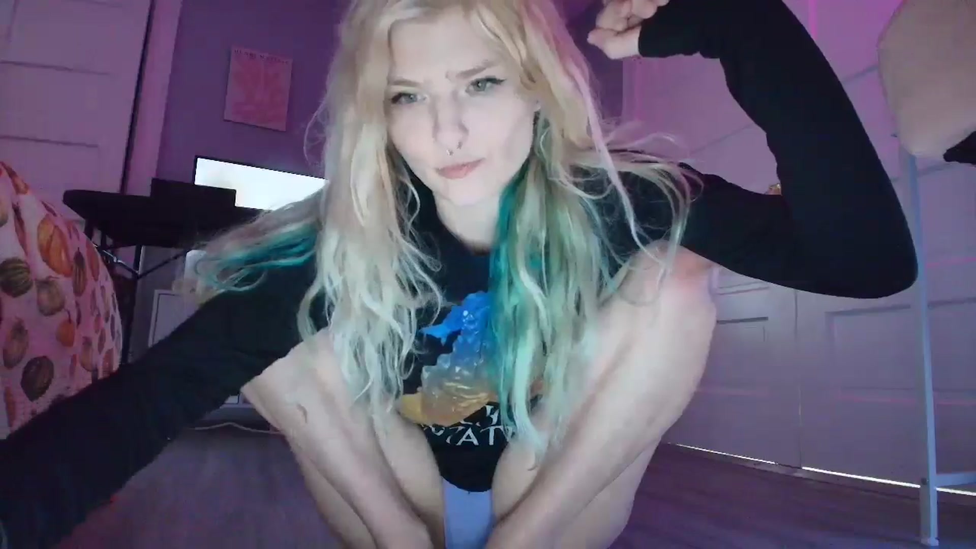 Gallery image thumbnail from DuckChan0's myfreecams stream on, 08/28/2025, 17:30 image 13 of 20