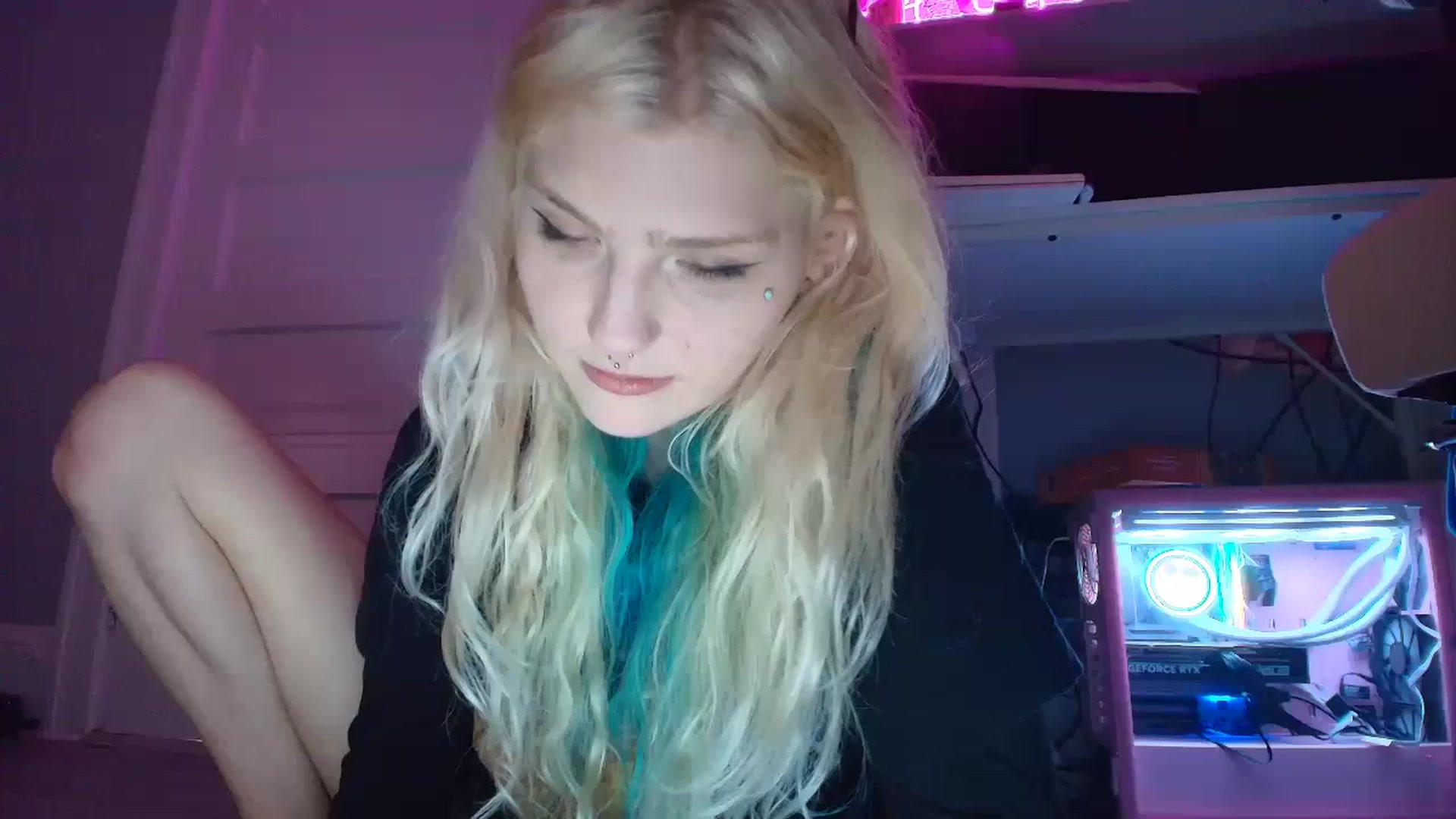 Gallery image thumbnail from DuckChan0's myfreecams stream on, 08/28/2025, 18:25 image 16 of 20