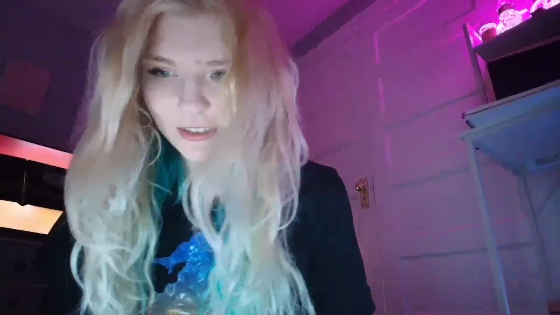 Gallery image thumbnail from DuckChan0's myfreecams stream on, 08/28/2025, 18:25 image 8 of 20