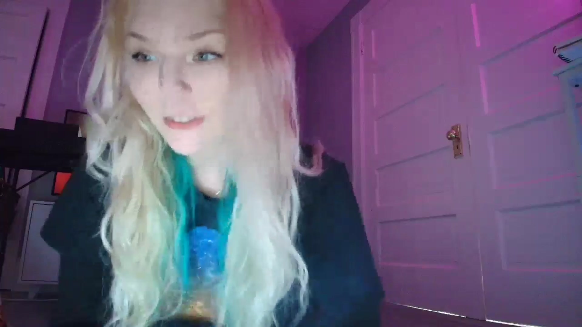 Gallery image thumbnail from DuckChan0's myfreecams stream on, 08/28/2025, 18:25 image 3 of 20