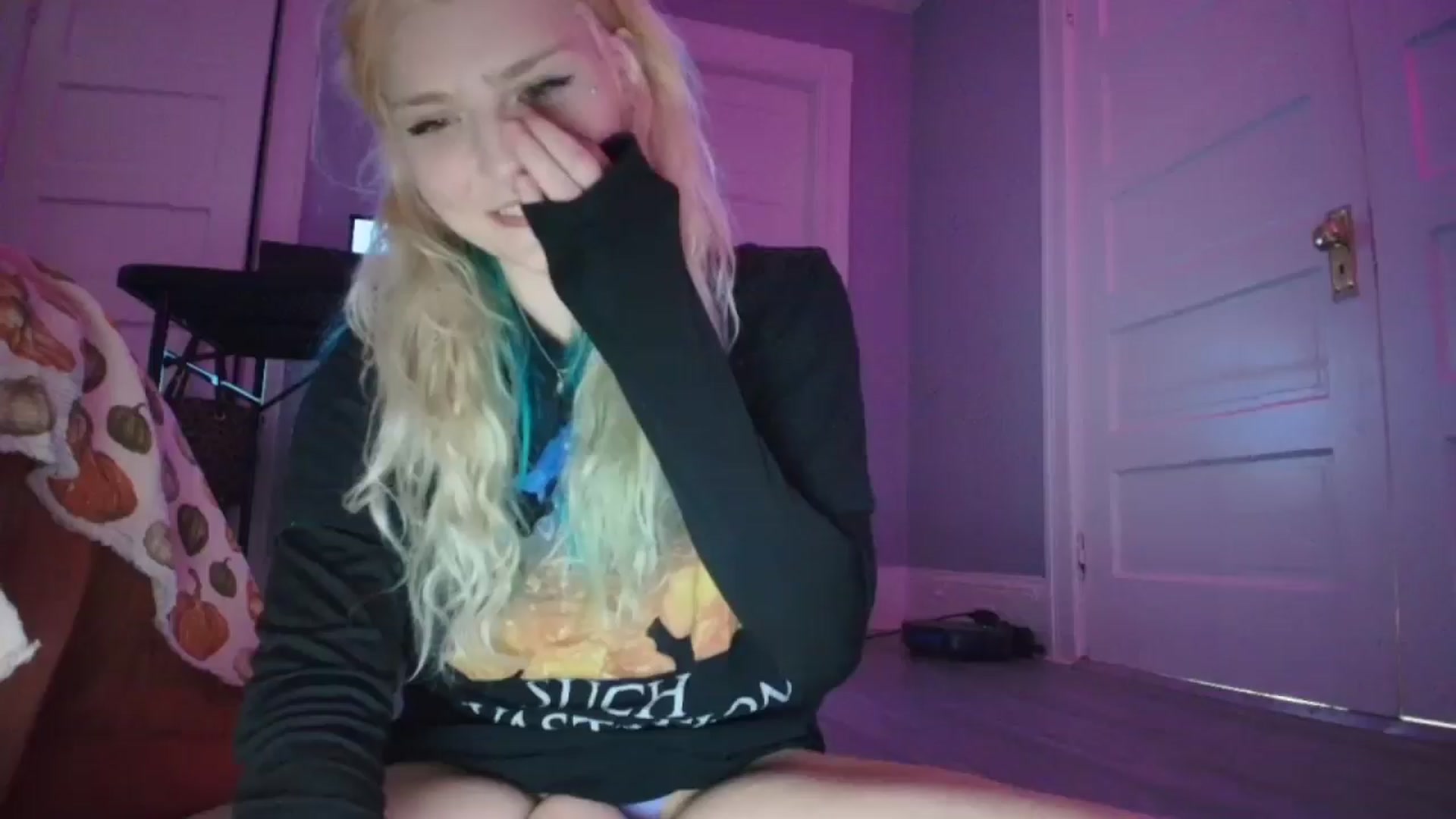 Gallery image thumbnail from DuckChan0's myfreecams stream on, 08/28/2025, 18:25 image 1 of 20