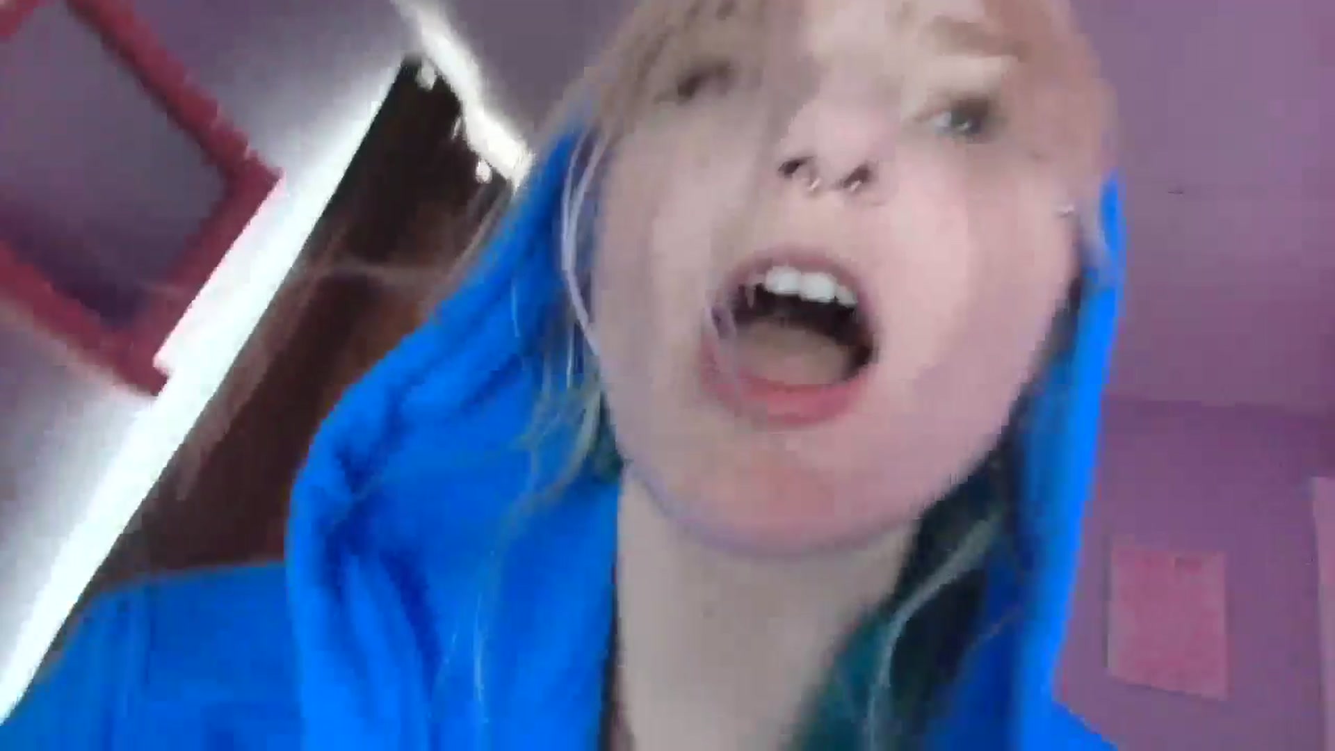 Gallery image thumbnail from DuckChan0's myfreecams stream on, 08/28/2025, 19:25 image 17 of 20