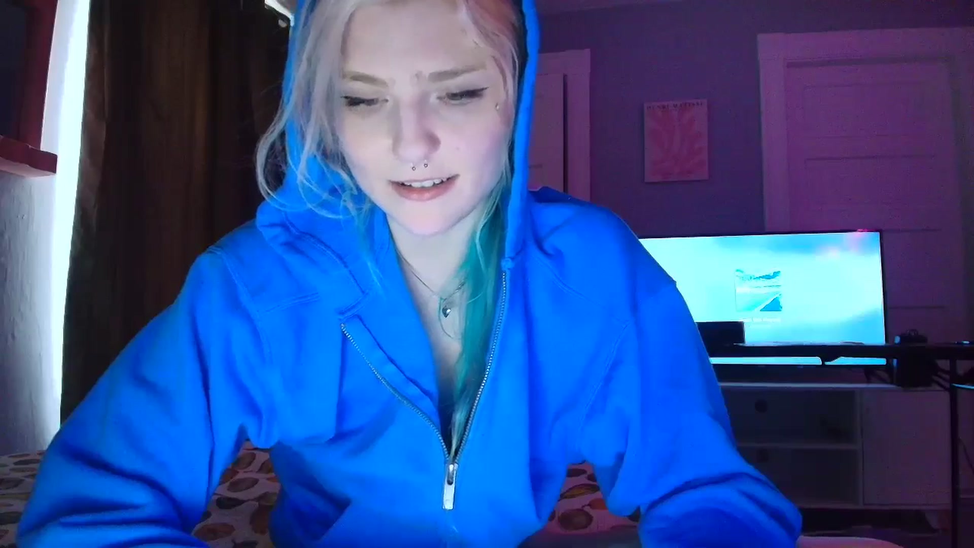 Gallery image thumbnail from DuckChan0's myfreecams stream on, 08/28/2025, 19:25 image 14 of 20