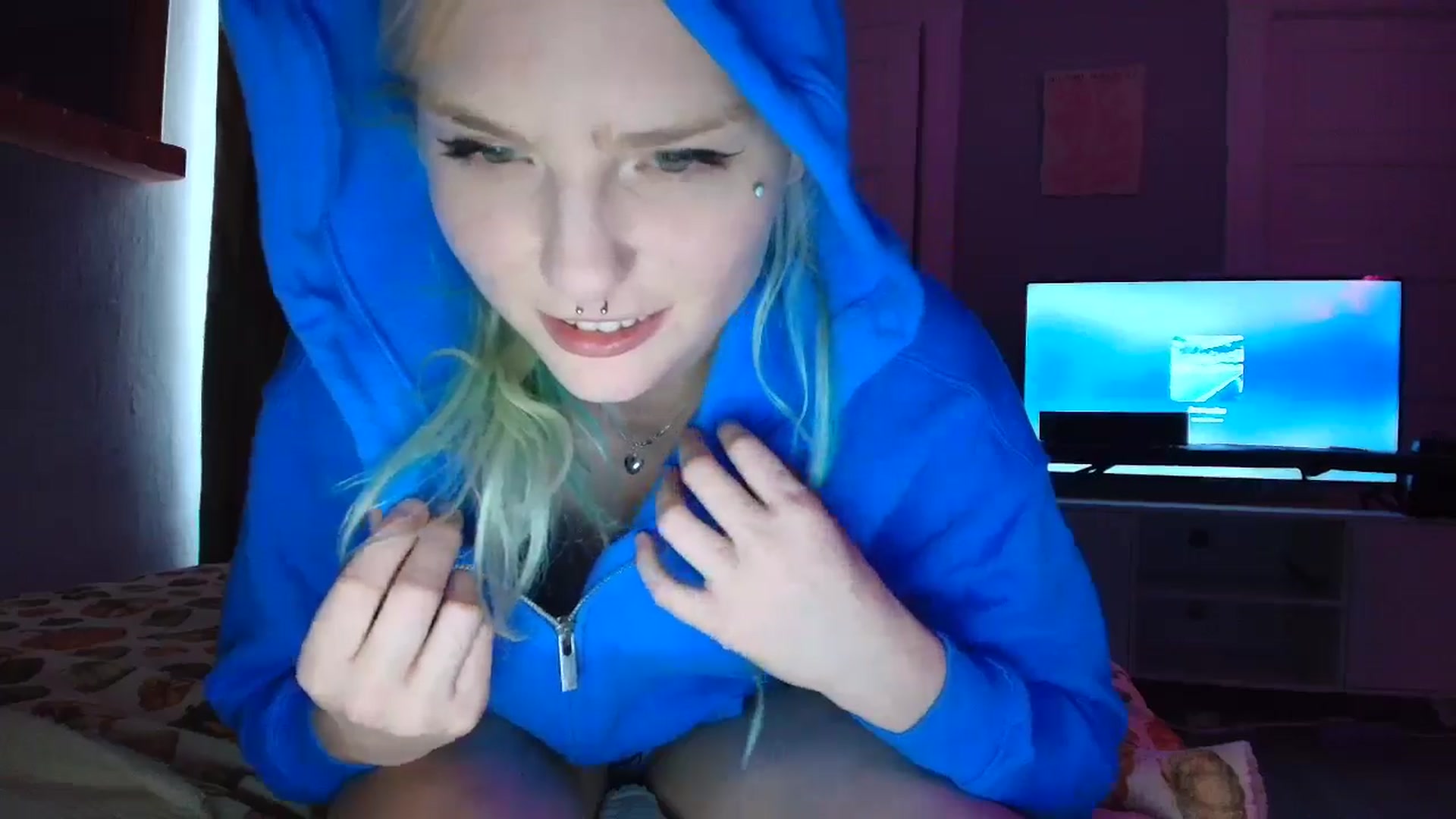 Gallery image thumbnail from DuckChan0's myfreecams stream on, 08/28/2025, 19:25 image 2 of 20