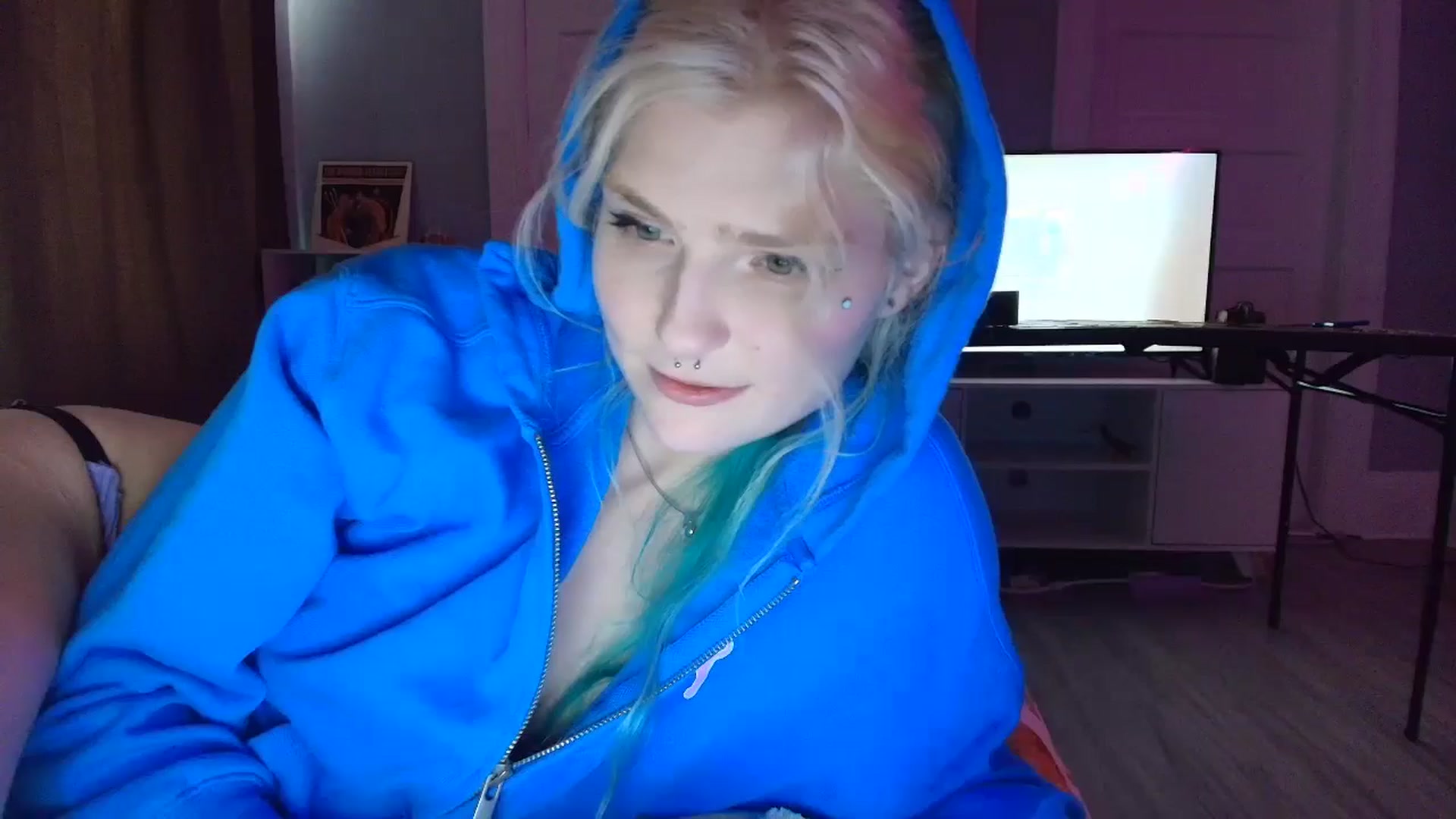 Gallery image thumbnail from DuckChan0's myfreecams stream on, 08/28/2025, 19:25 image 15 of 20