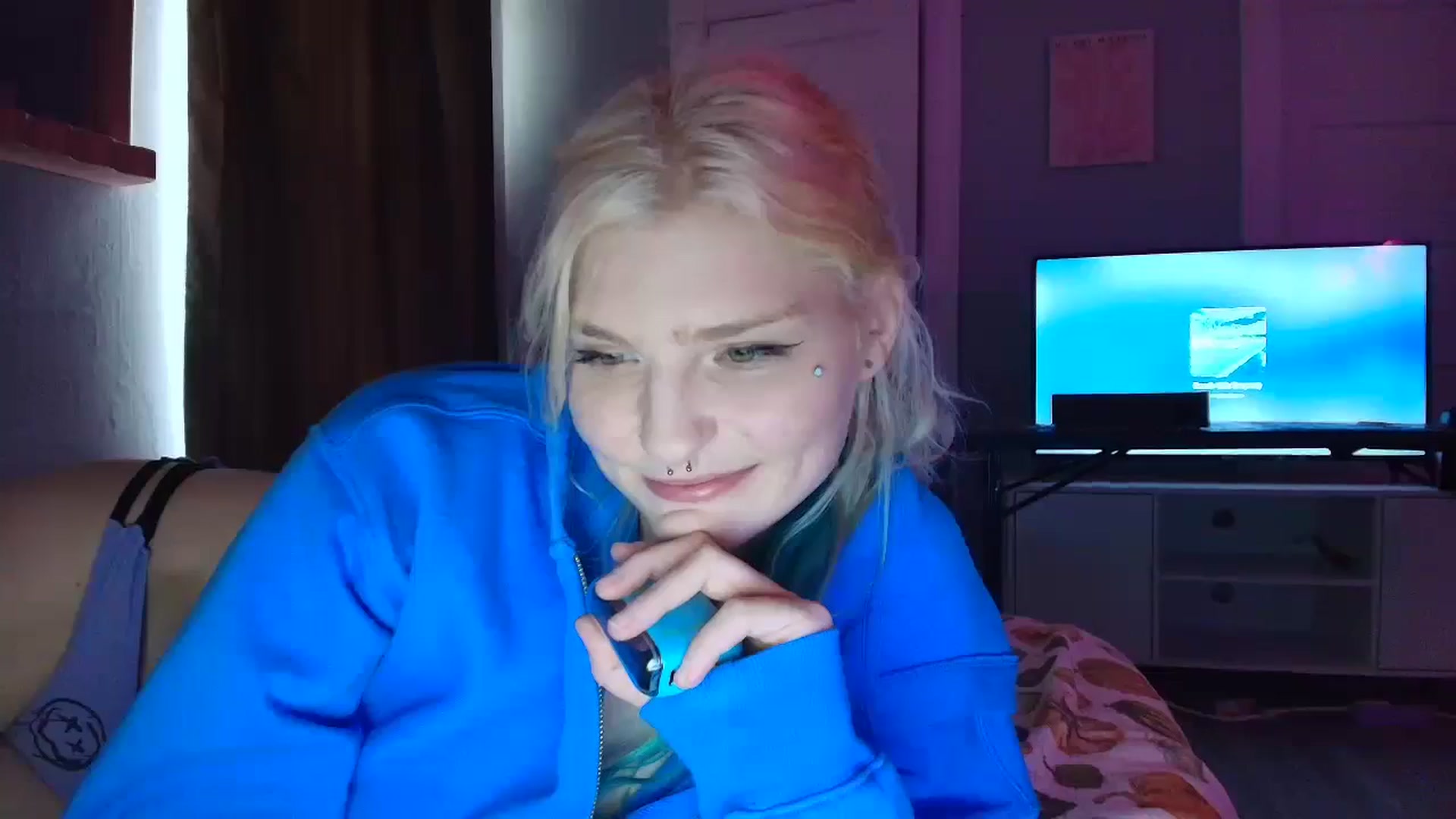 Gallery image thumbnail from DuckChan0's myfreecams stream on, 08/28/2025, 19:25 image 12 of 20