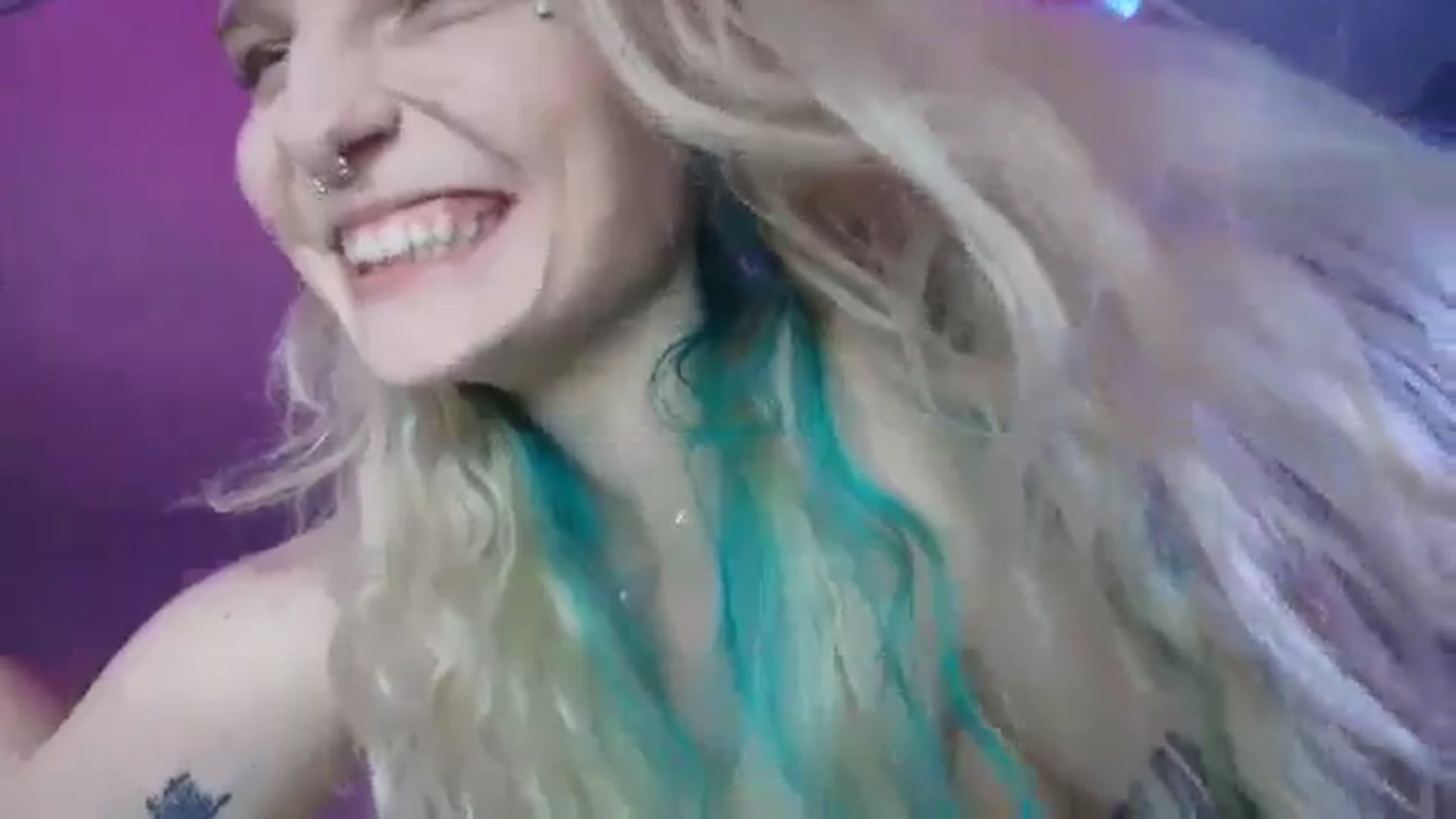 Gallery image thumbnail from DuckChan0's myfreecams stream on, 08/30/2025, 23:17 image 17 of 20