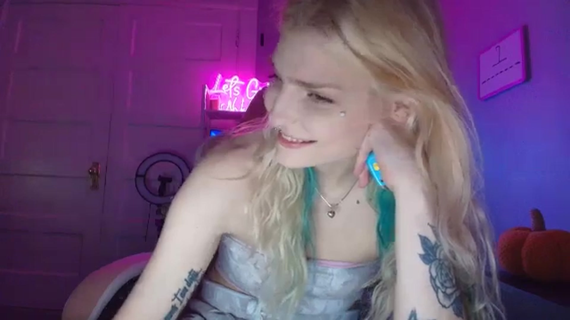 Gallery image thumbnail from DuckChan0's myfreecams stream on, 08/30/2025, 23:17 image 2 of 20