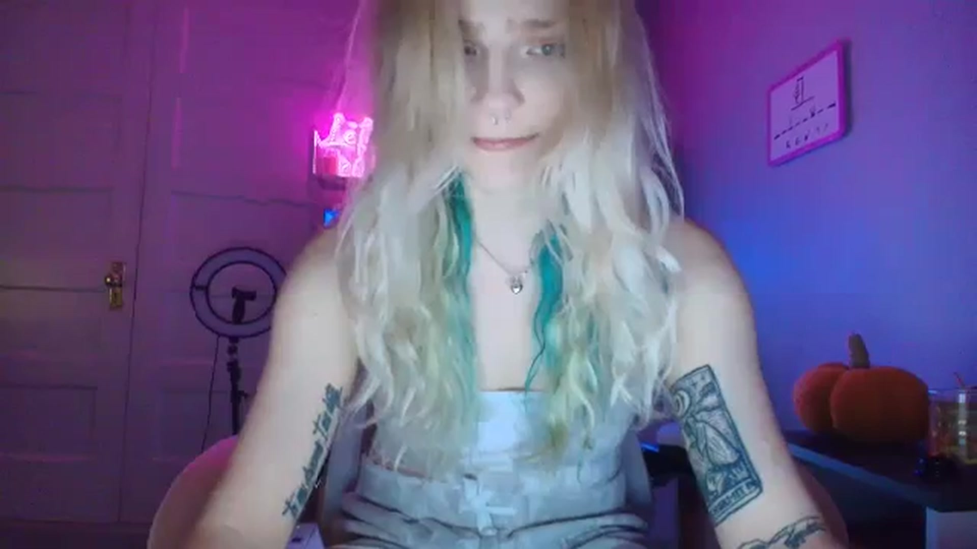 Gallery image thumbnail from DuckChan0's myfreecams stream on, 08/30/2025, 23:17 image 12 of 20