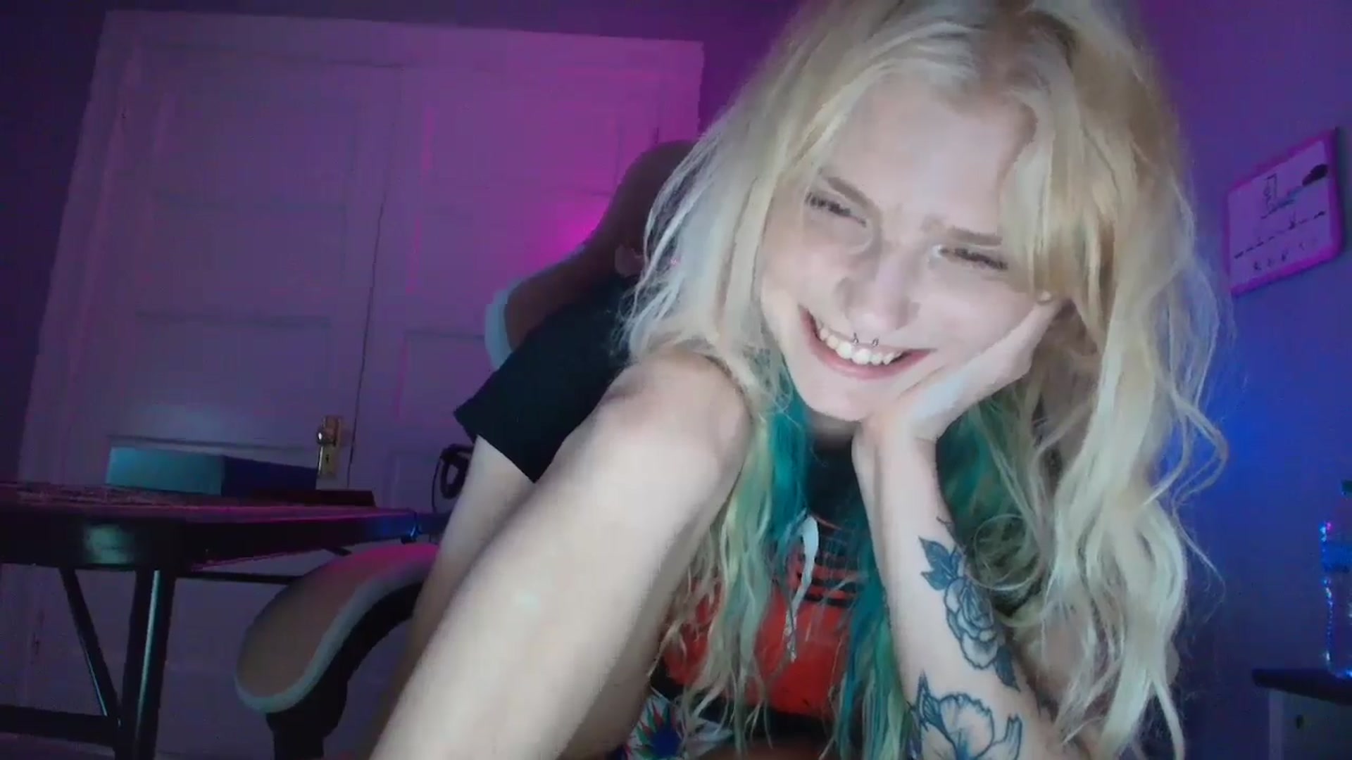 Gallery image thumbnail from DuckChan0's myfreecams stream on, 08/31/2025, 22:34 image 6 of 20