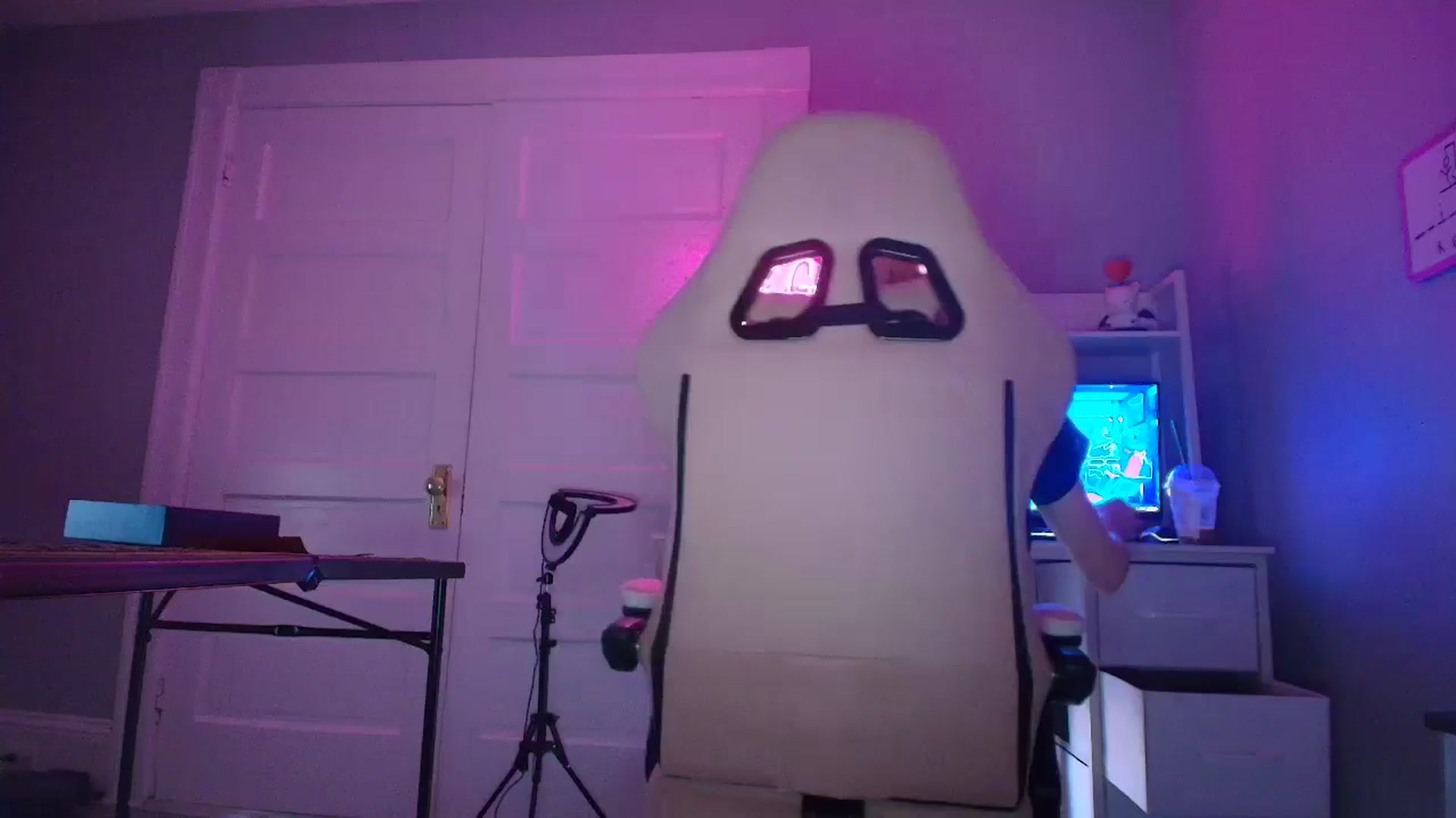 Gallery image thumbnail from DuckChan0's myfreecams stream on, 08/31/2025, 22:34 image 12 of 20