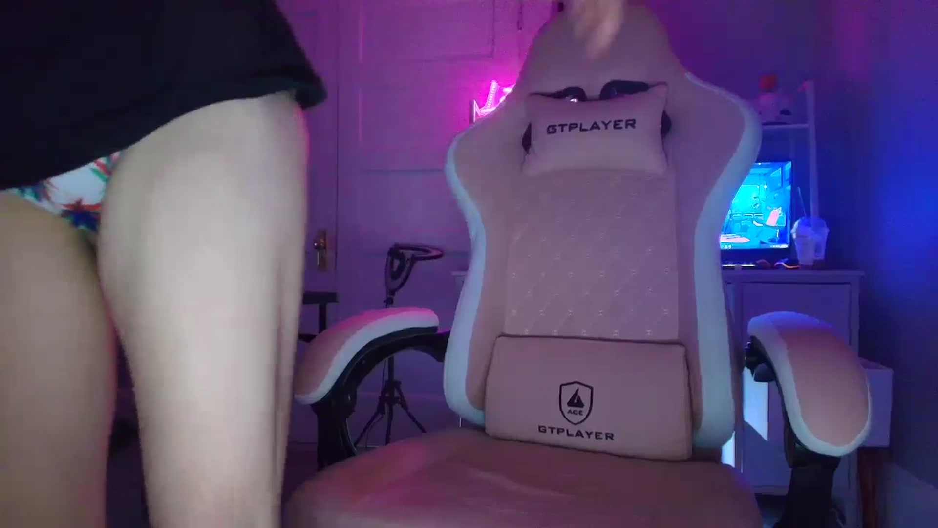 Gallery image thumbnail from DuckChan0's myfreecams stream on, 08/31/2025, 22:34 image 14 of 20