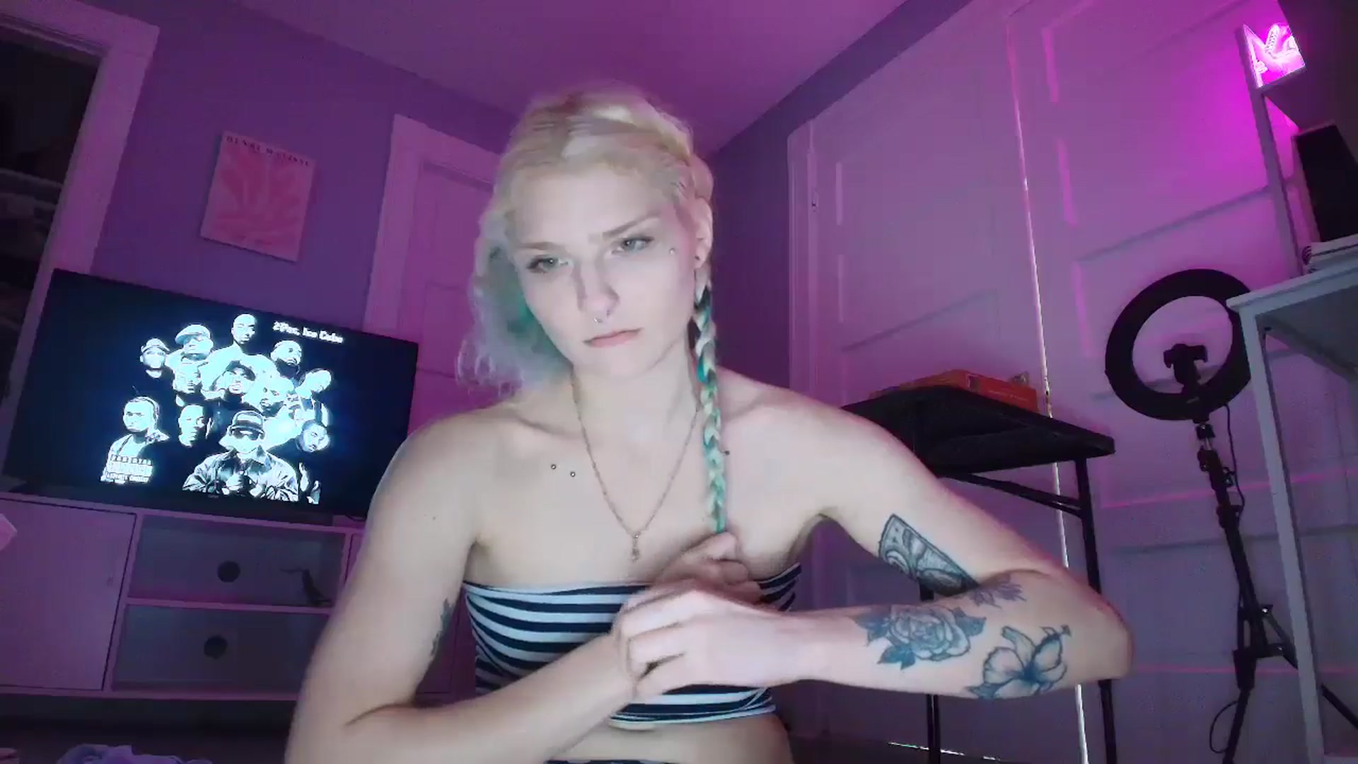 Gallery image thumbnail from DuckChan0's myfreecams stream on, 09/02/2025, 16:07 image 17 of 20