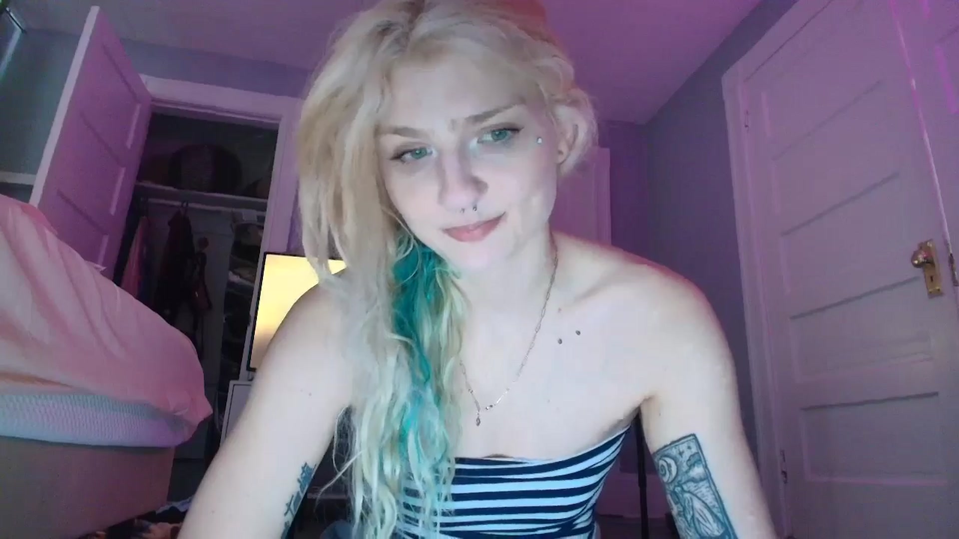 Gallery image thumbnail from DuckChan0's myfreecams stream on, 09/02/2025, 16:07 image 7 of 20