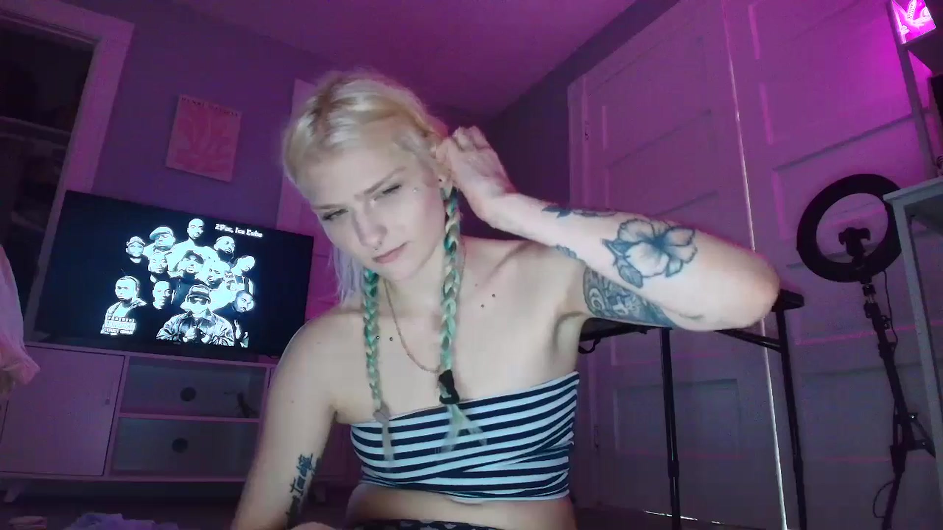 Gallery image thumbnail from DuckChan0's myfreecams stream on, 09/02/2025, 16:07 image 18 of 20