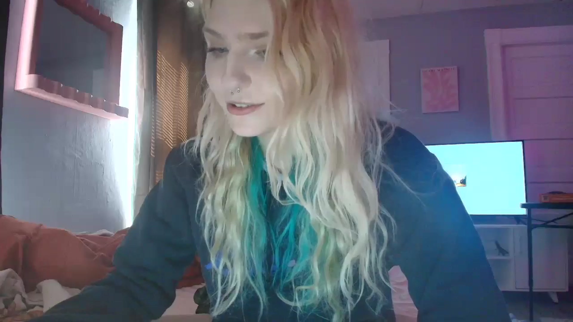Gallery image thumbnail from DuckChan0's myfreecams stream on, 09/03/2025, 15:33 image 9 of 20