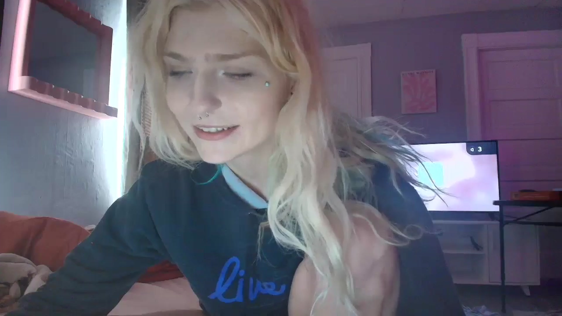 Gallery image thumbnail from DuckChan0's myfreecams stream on, 09/03/2025, 15:33 image 7 of 20