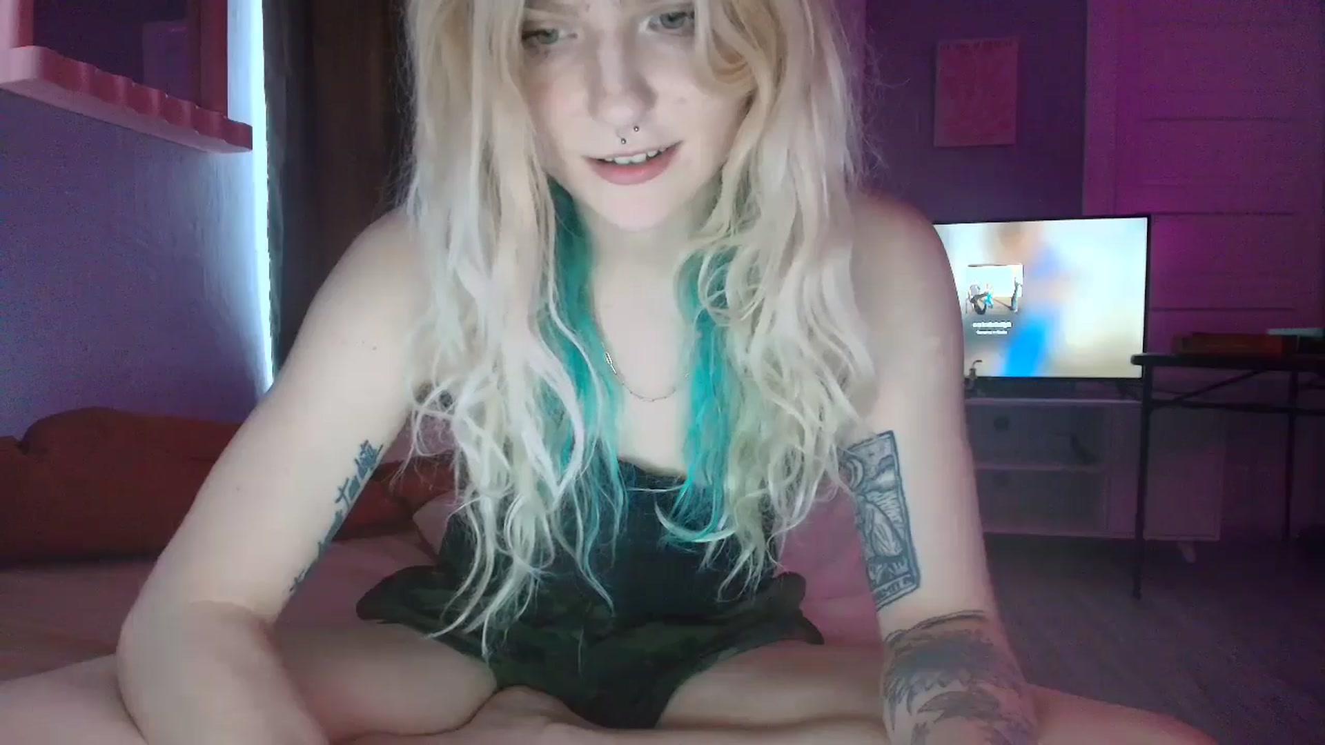 Gallery image thumbnail from DuckChan0's myfreecams stream on, 09/03/2025, 18:12 image 19 of 20
