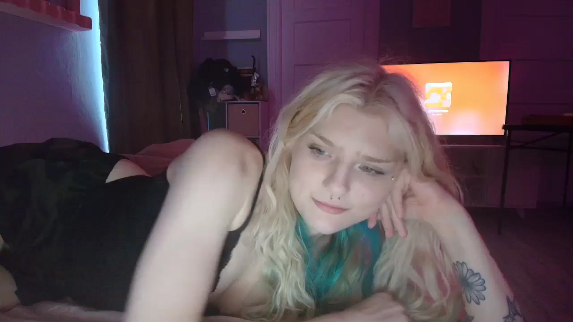 Gallery image thumbnail from DuckChan0's myfreecams stream on, 09/03/2025, 18:12 image 17 of 20