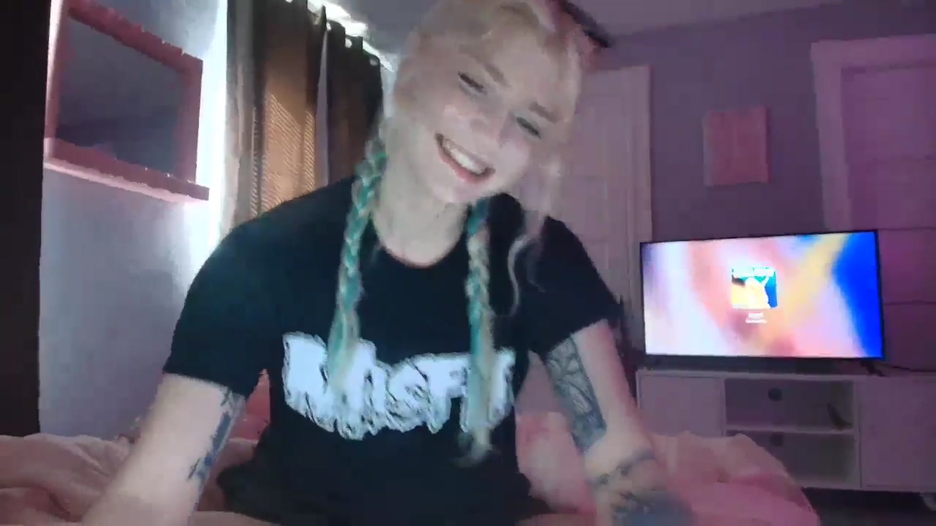 Gallery image thumbnail from DuckChan0's myfreecams stream on, 09/04/2025, 15:35 image 2 of 20