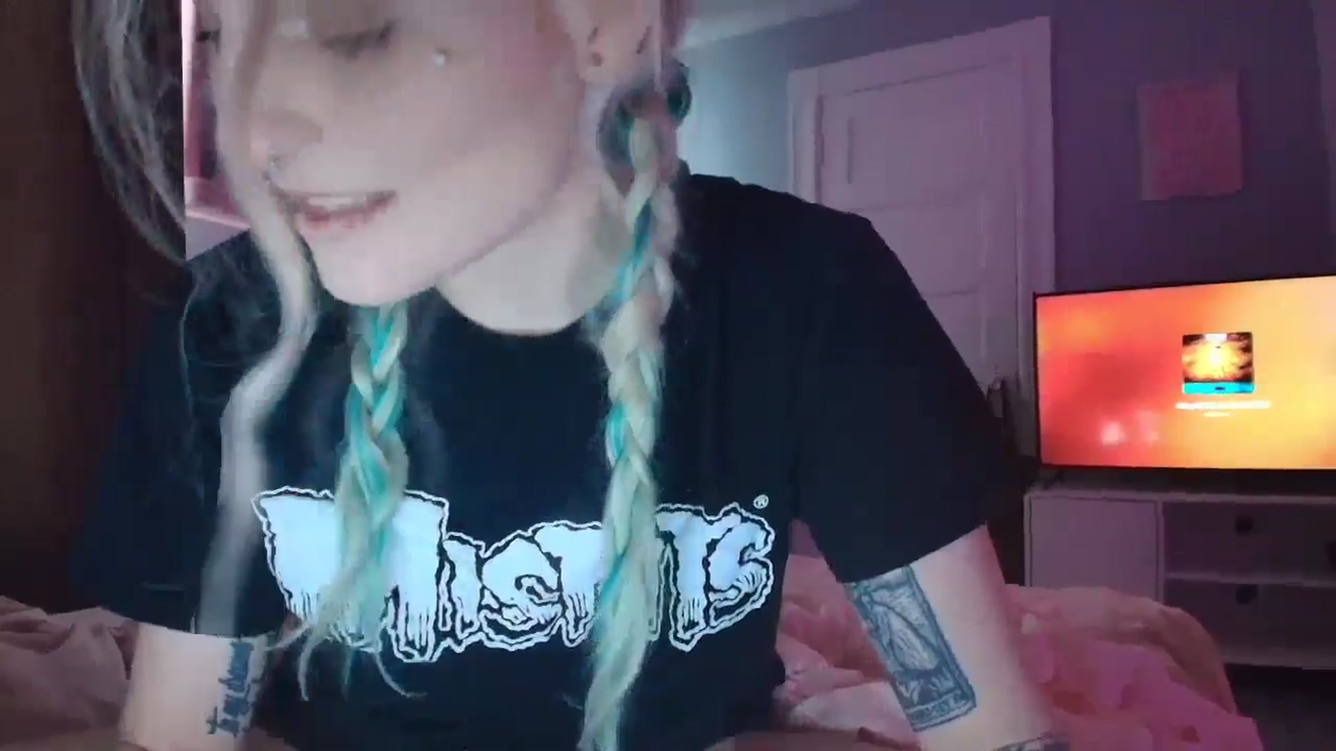 Gallery image thumbnail from DuckChan0's myfreecams stream on, 09/04/2025, 15:35 image 15 of 20