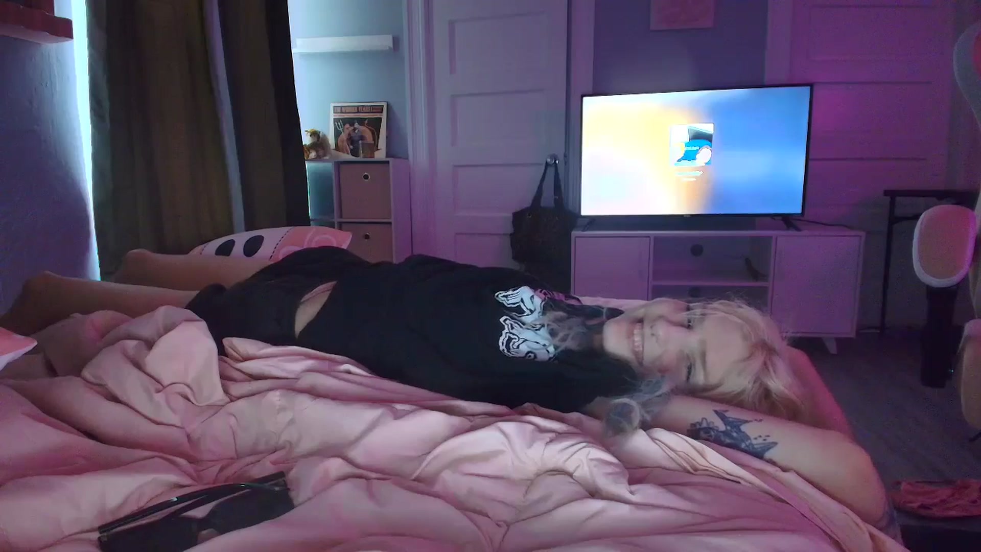 Gallery image thumbnail from DuckChan0's myfreecams stream on, 09/04/2025, 16:55 image 14 of 20